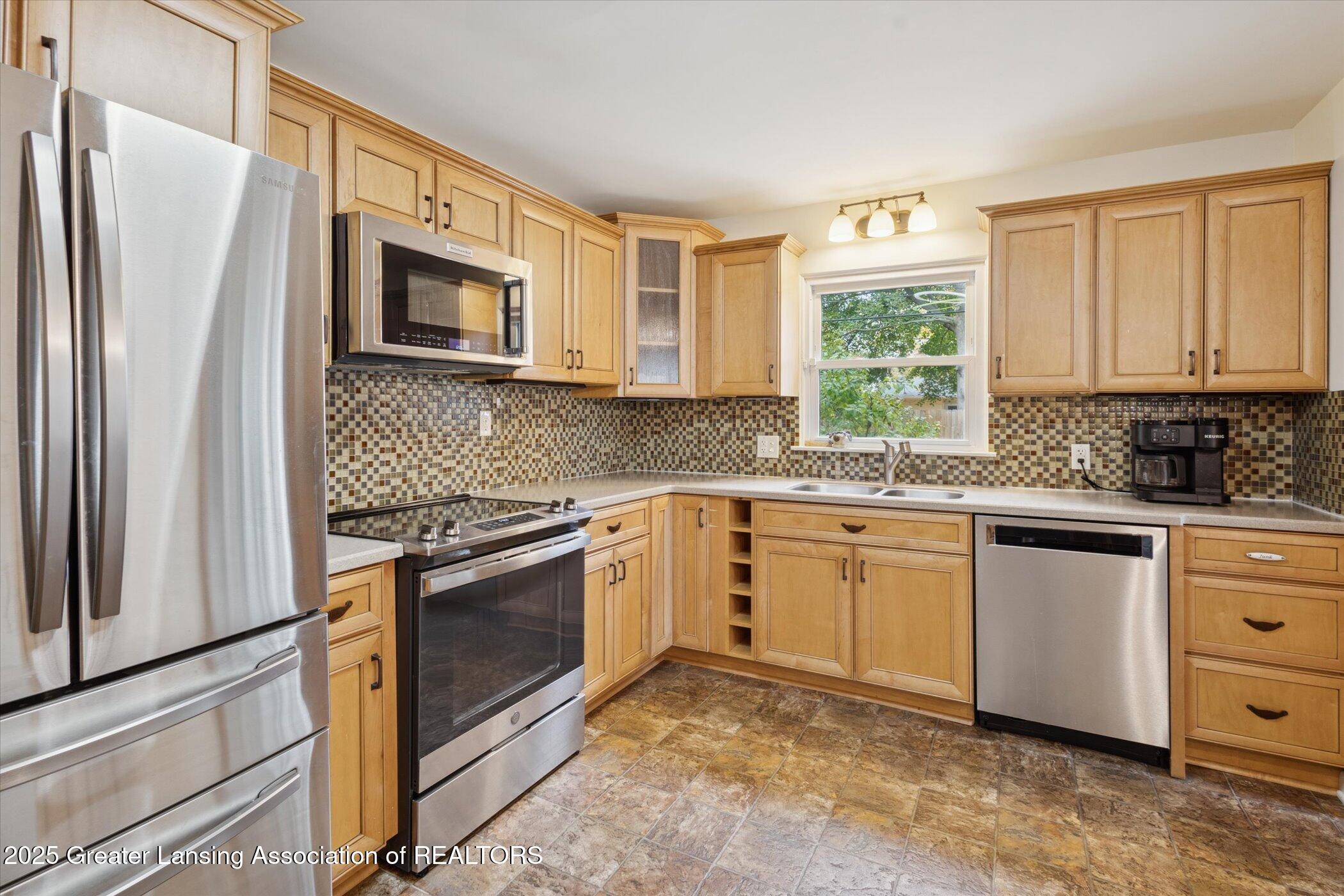 223 Lexington Avenue