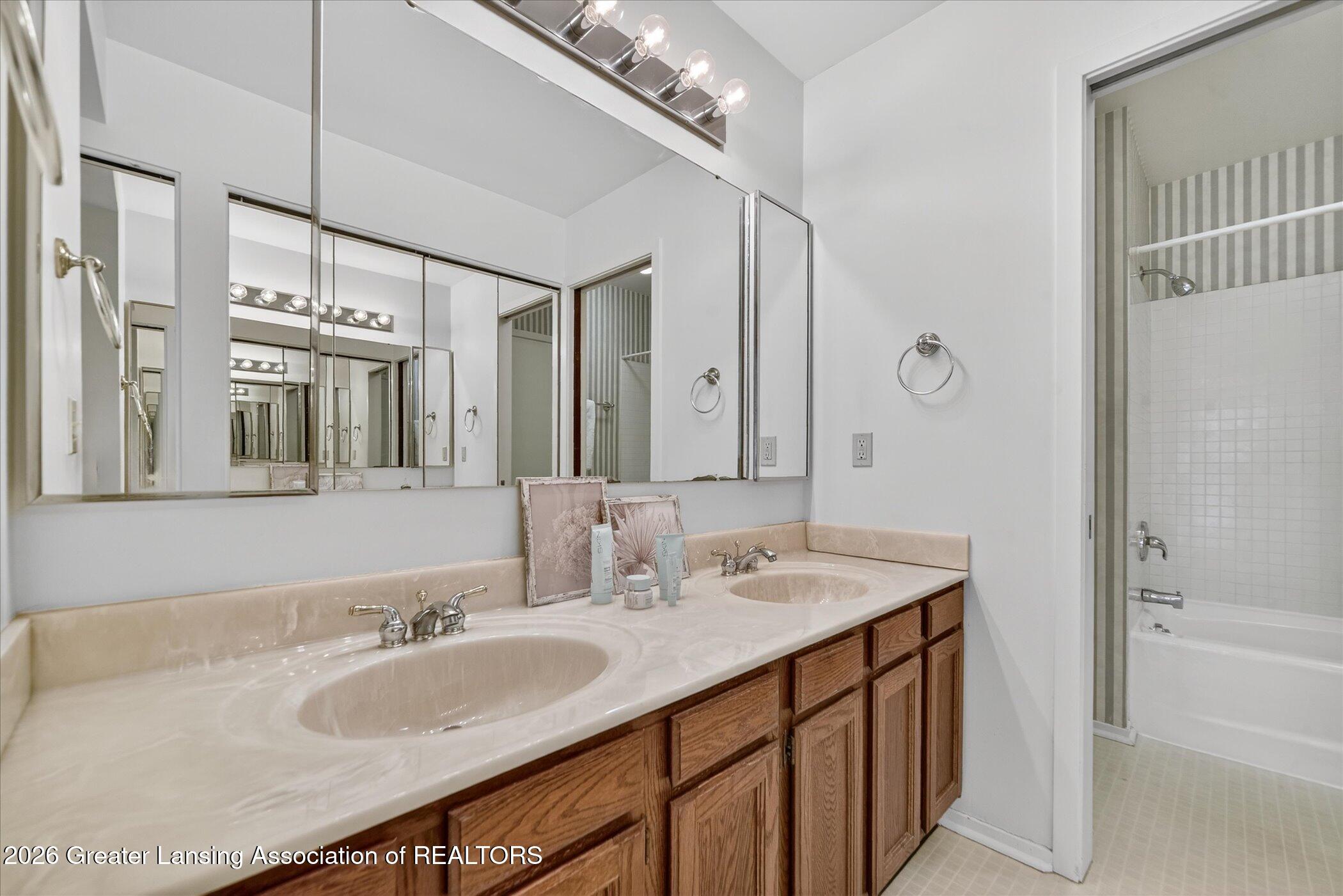 3648 E Meadows Court