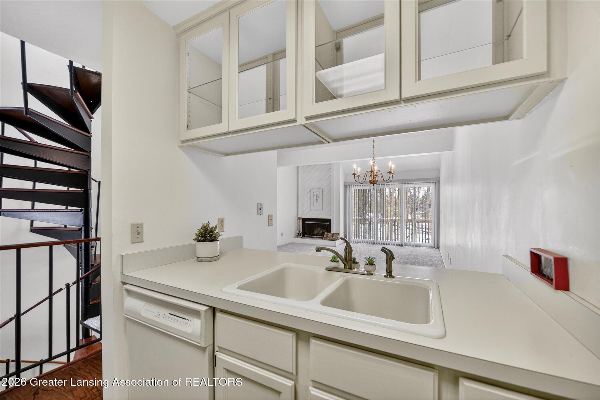 3648 E Meadows Court