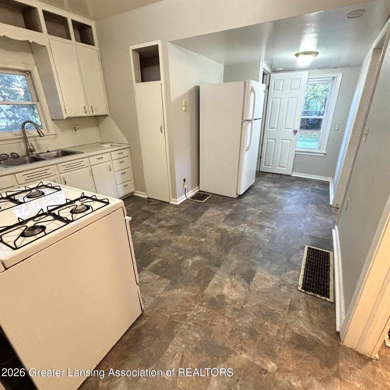 411 S Hayford Avenue