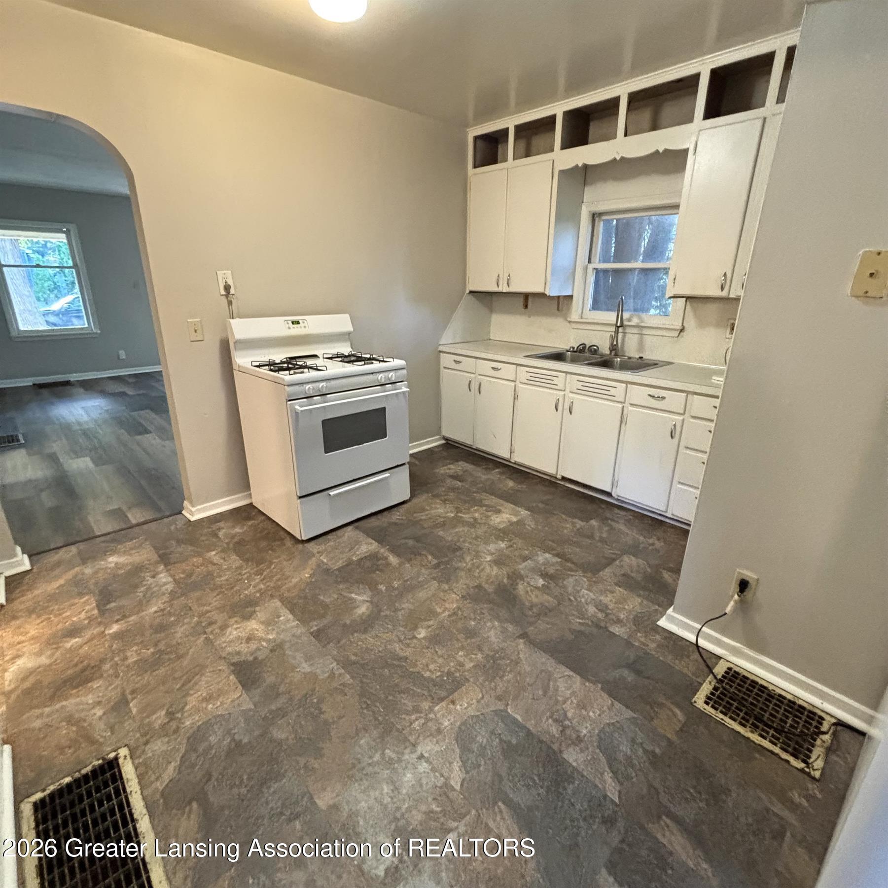 411 S Hayford Avenue