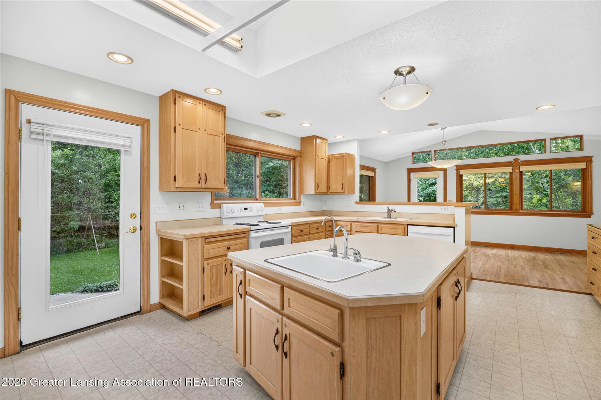 637 Whitehills Drive