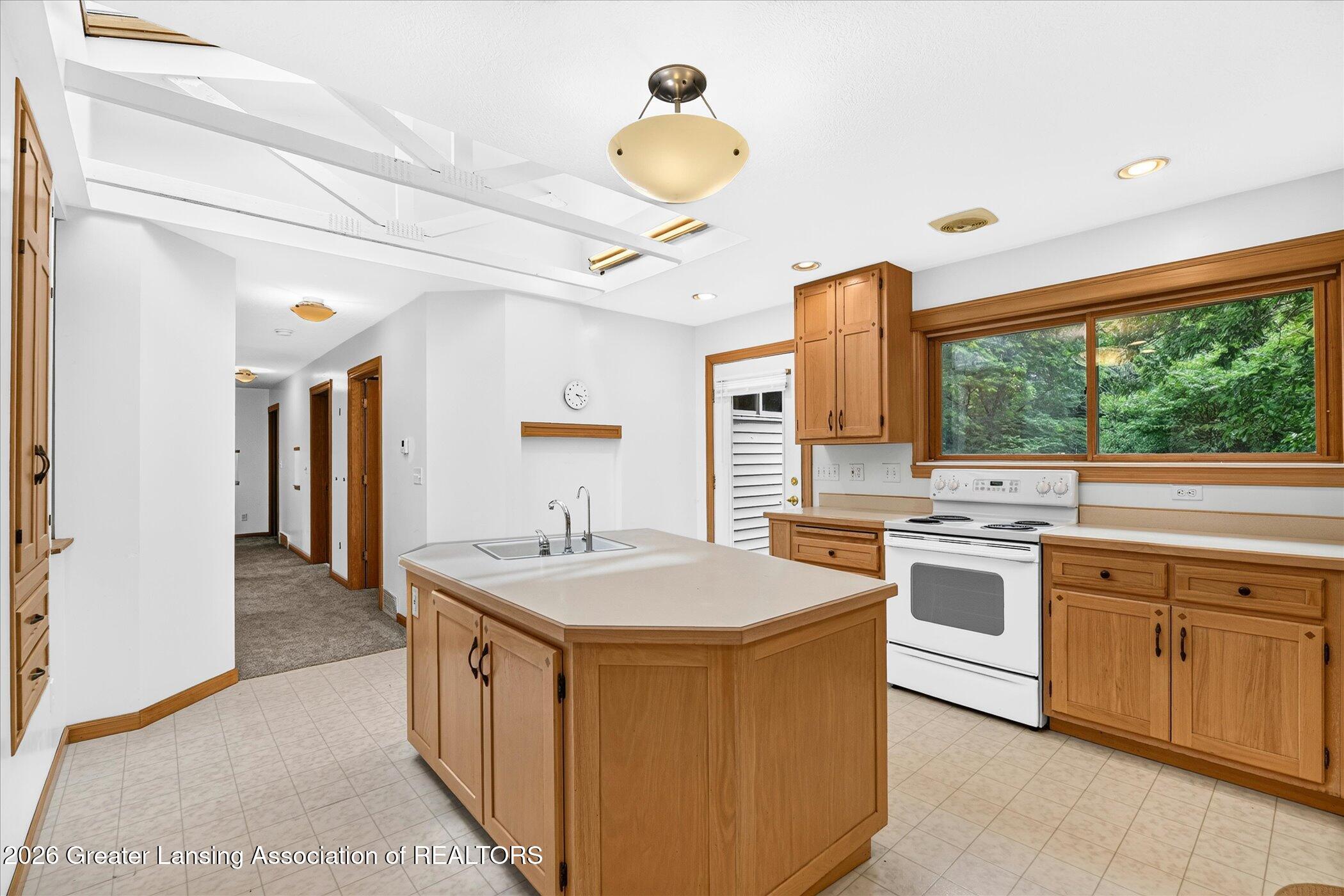 637 Whitehills Drive