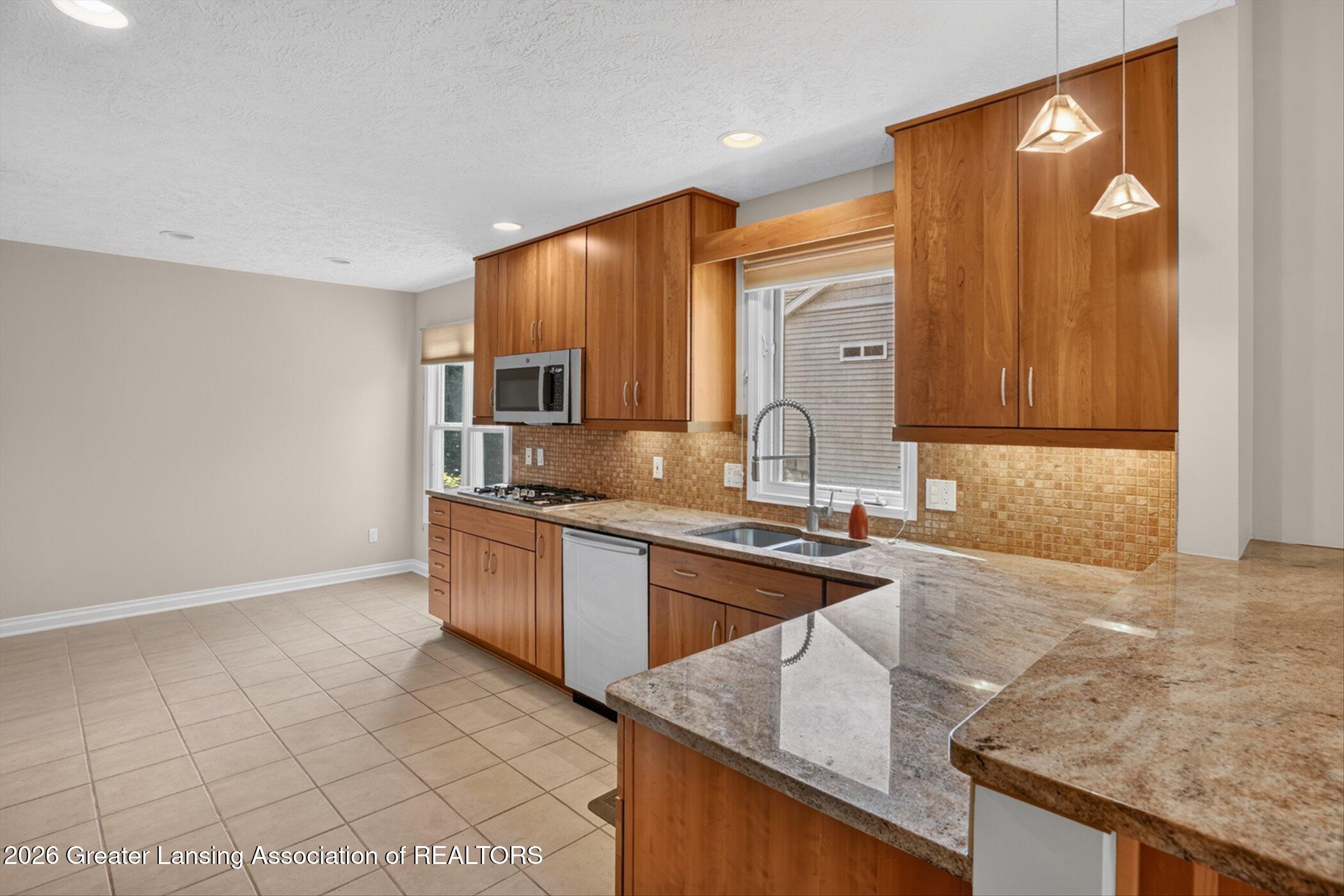 4011 Highland Terrace 3
