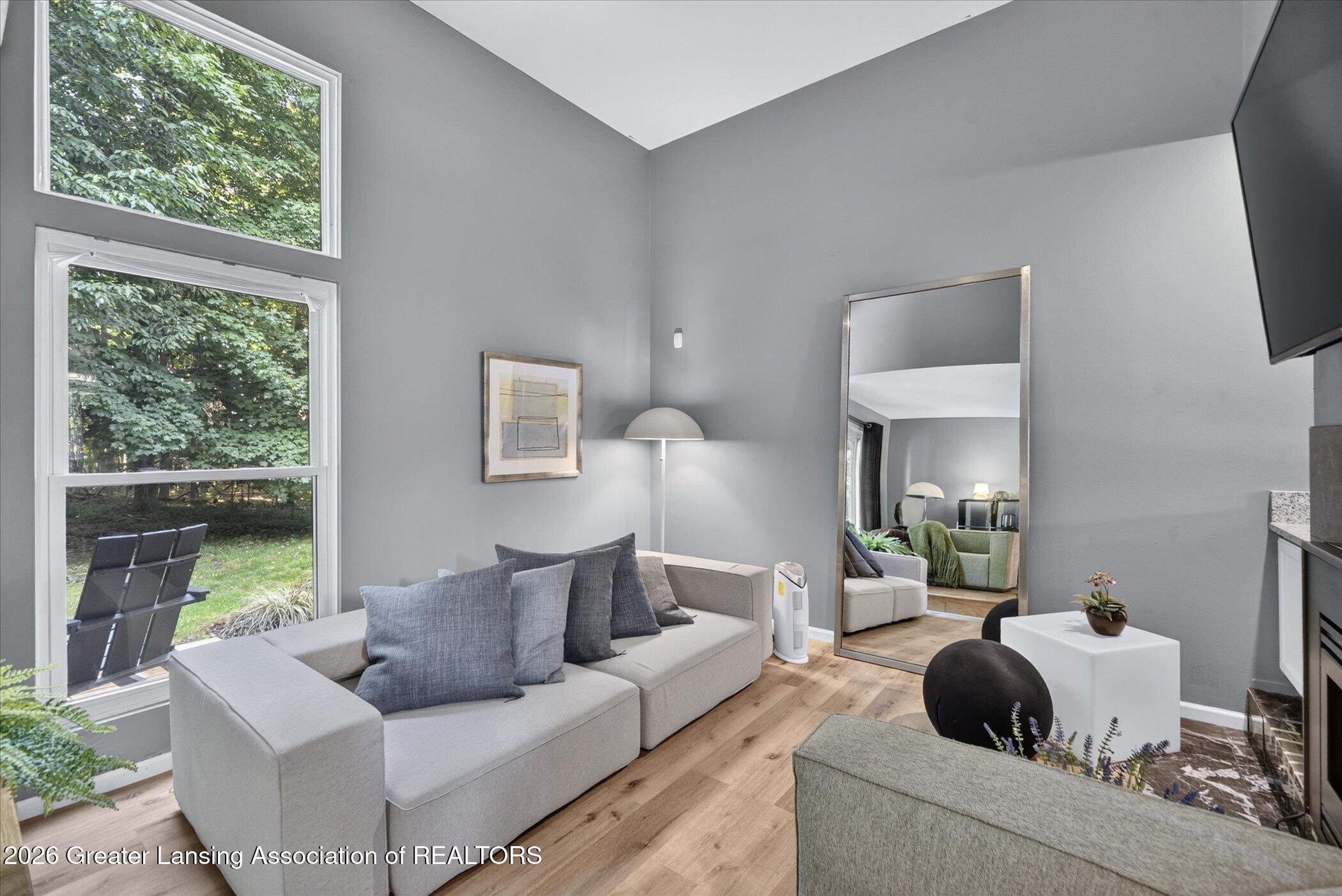 3659 E Meadows Court
