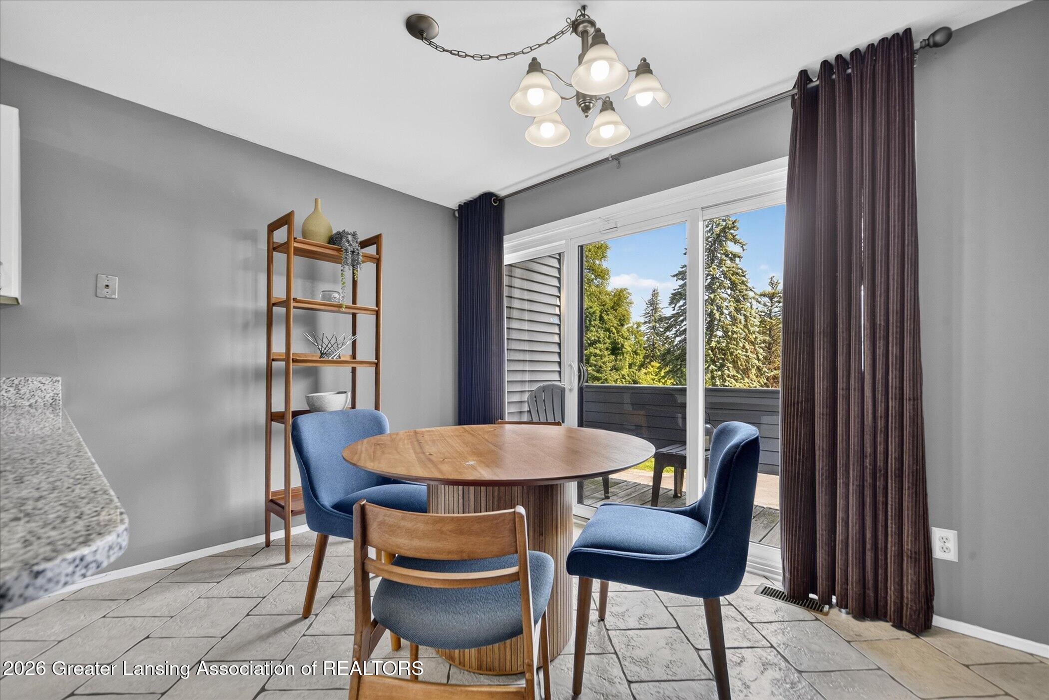 3659 E Meadows Court