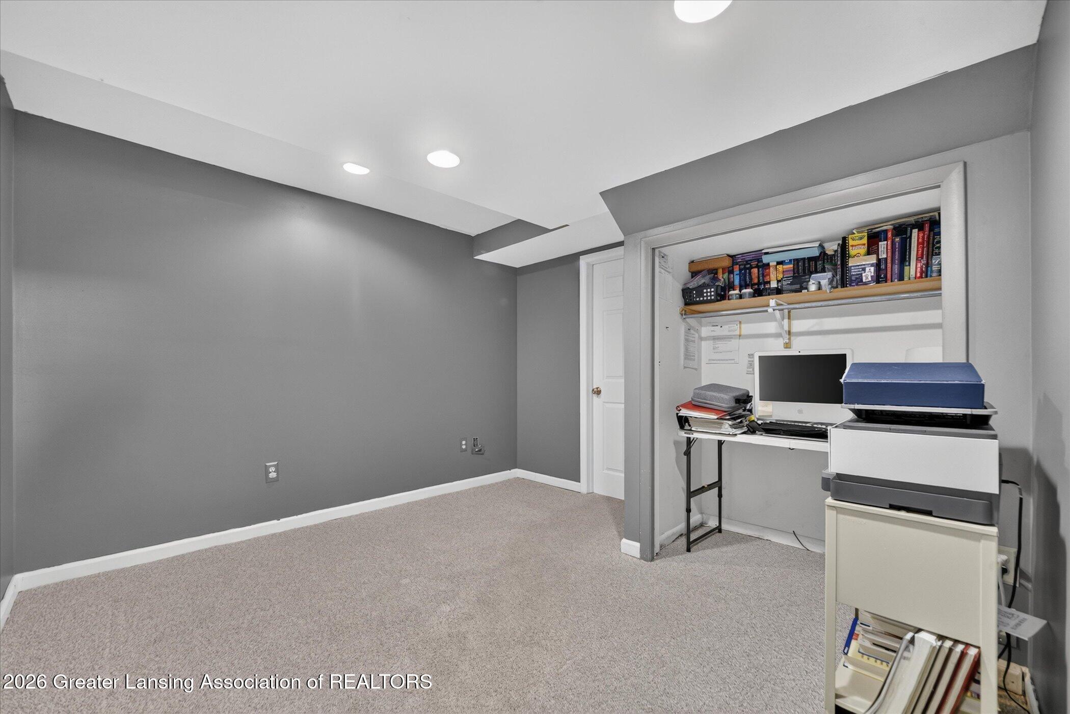 3659 E Meadows Court