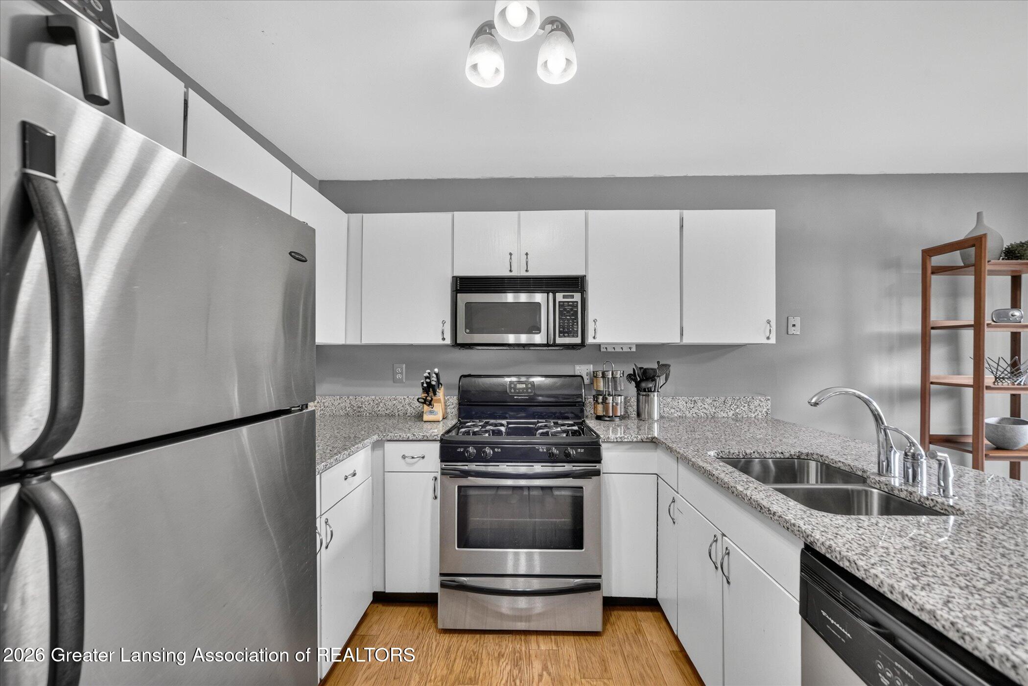 3659 E Meadows Court
