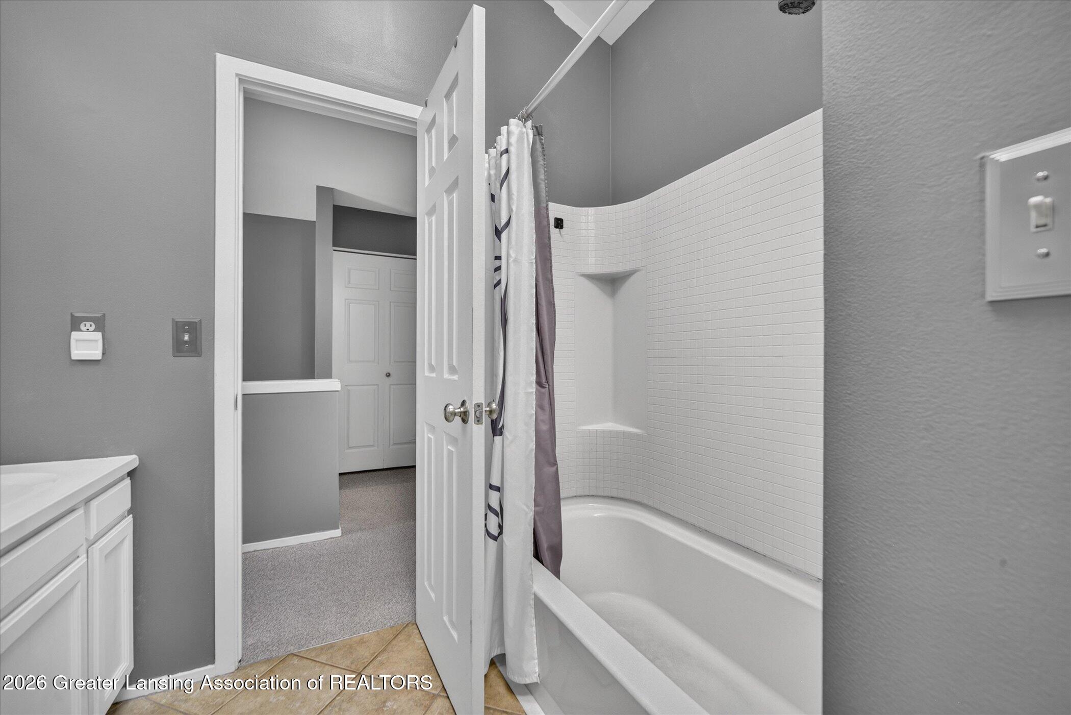 3659 E Meadows Court
