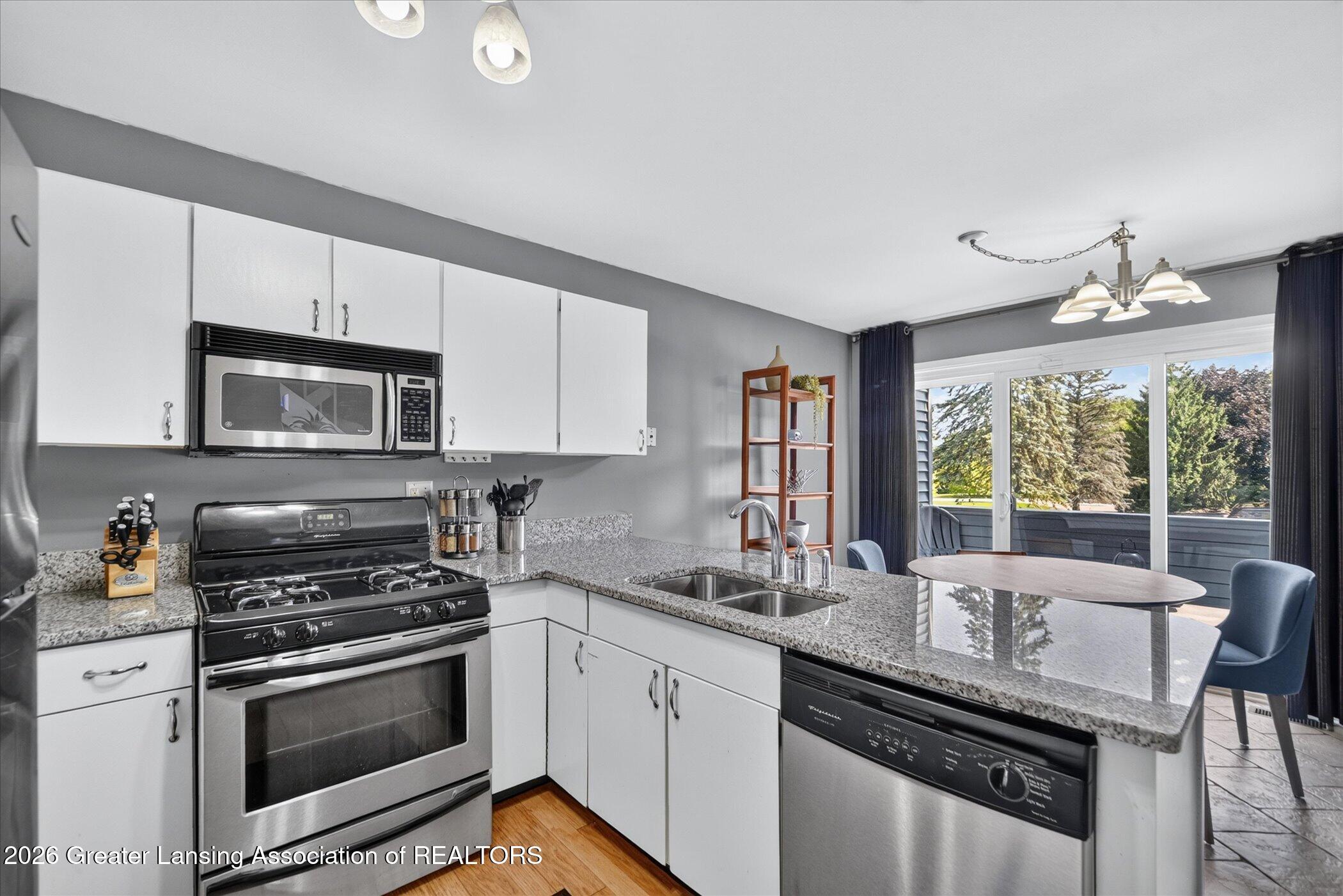 3659 E Meadows Court