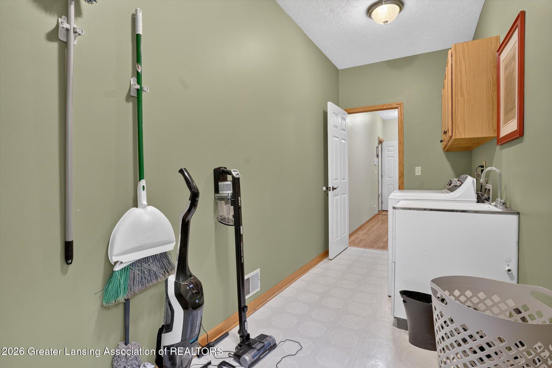 2586 Sanibel Hollow