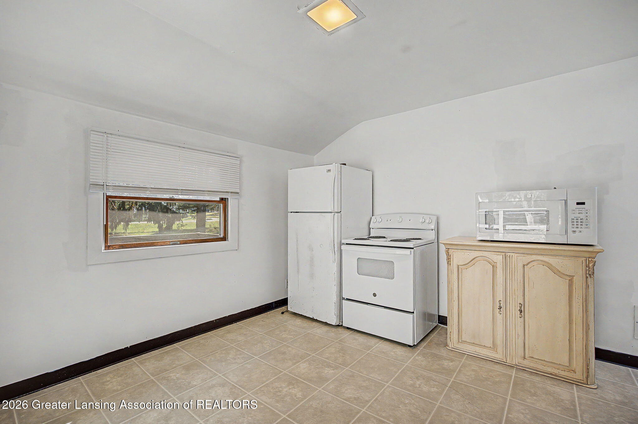 3072 E Lake Lansing Road