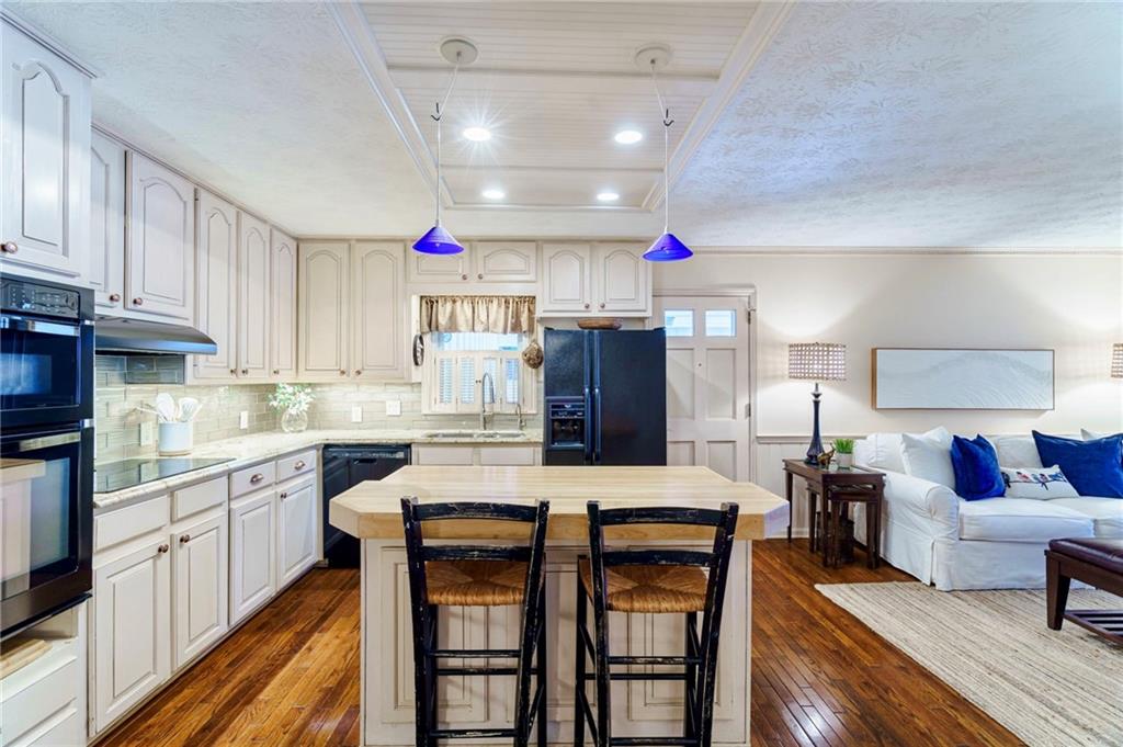 5853 Ridgetop Drive