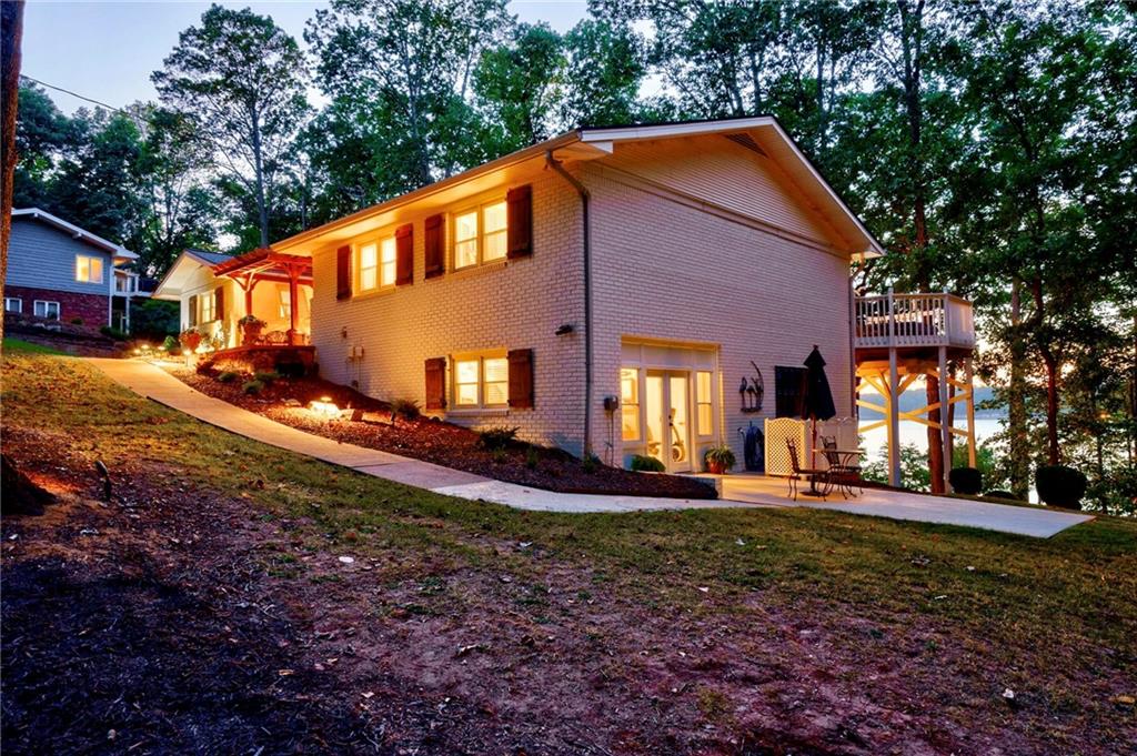 5853 Ridgetop Drive
