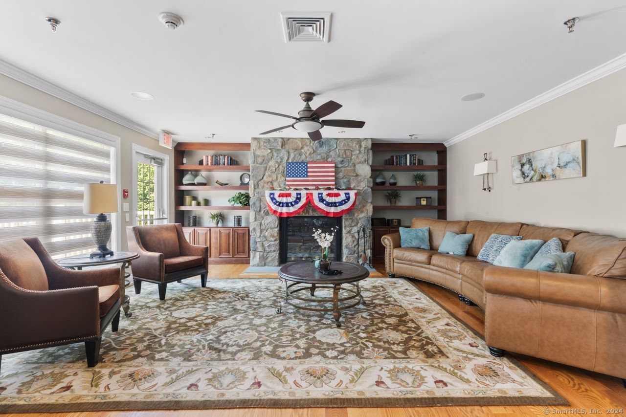 1 Poplar Drive 1