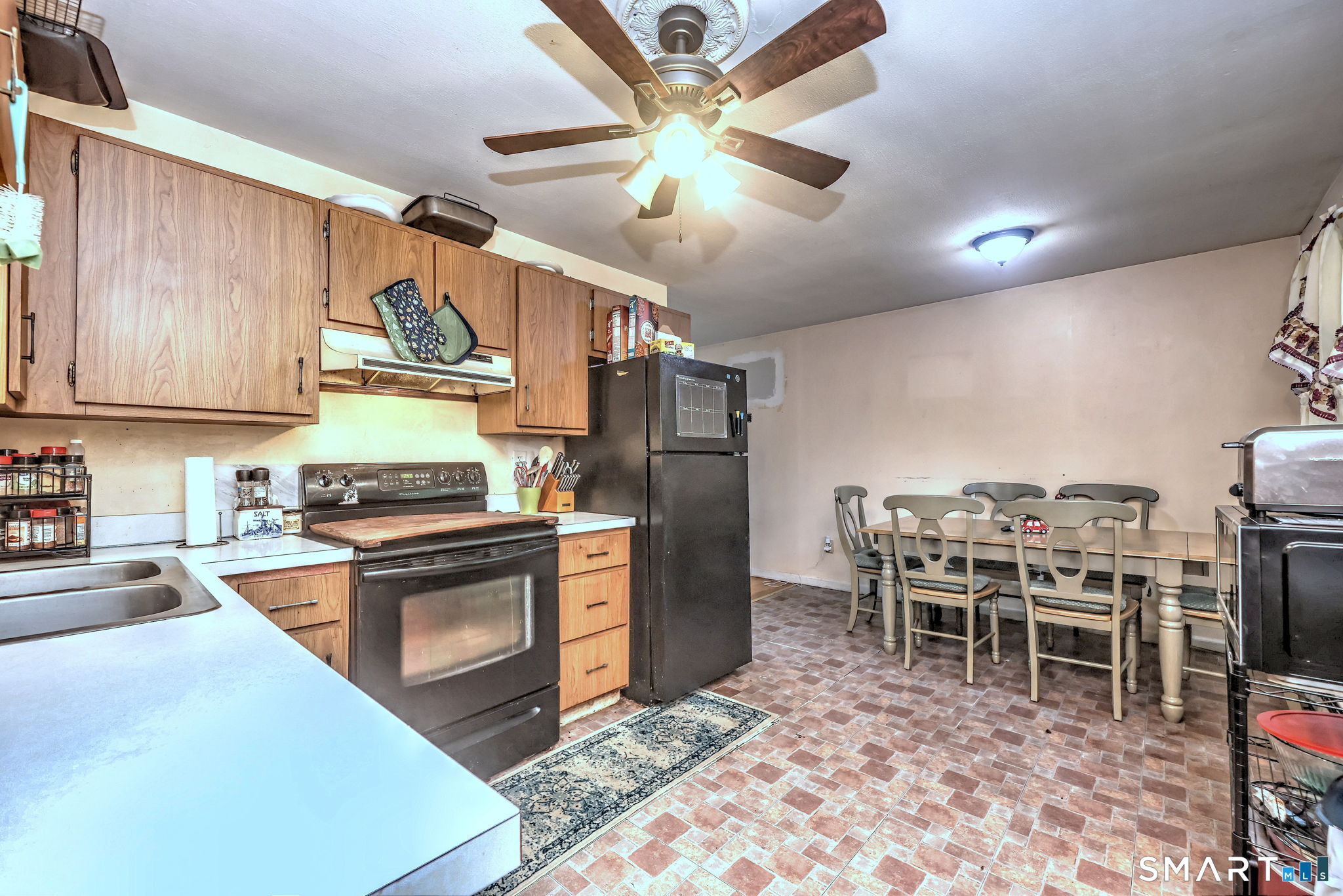 14 Horseshoe Drive