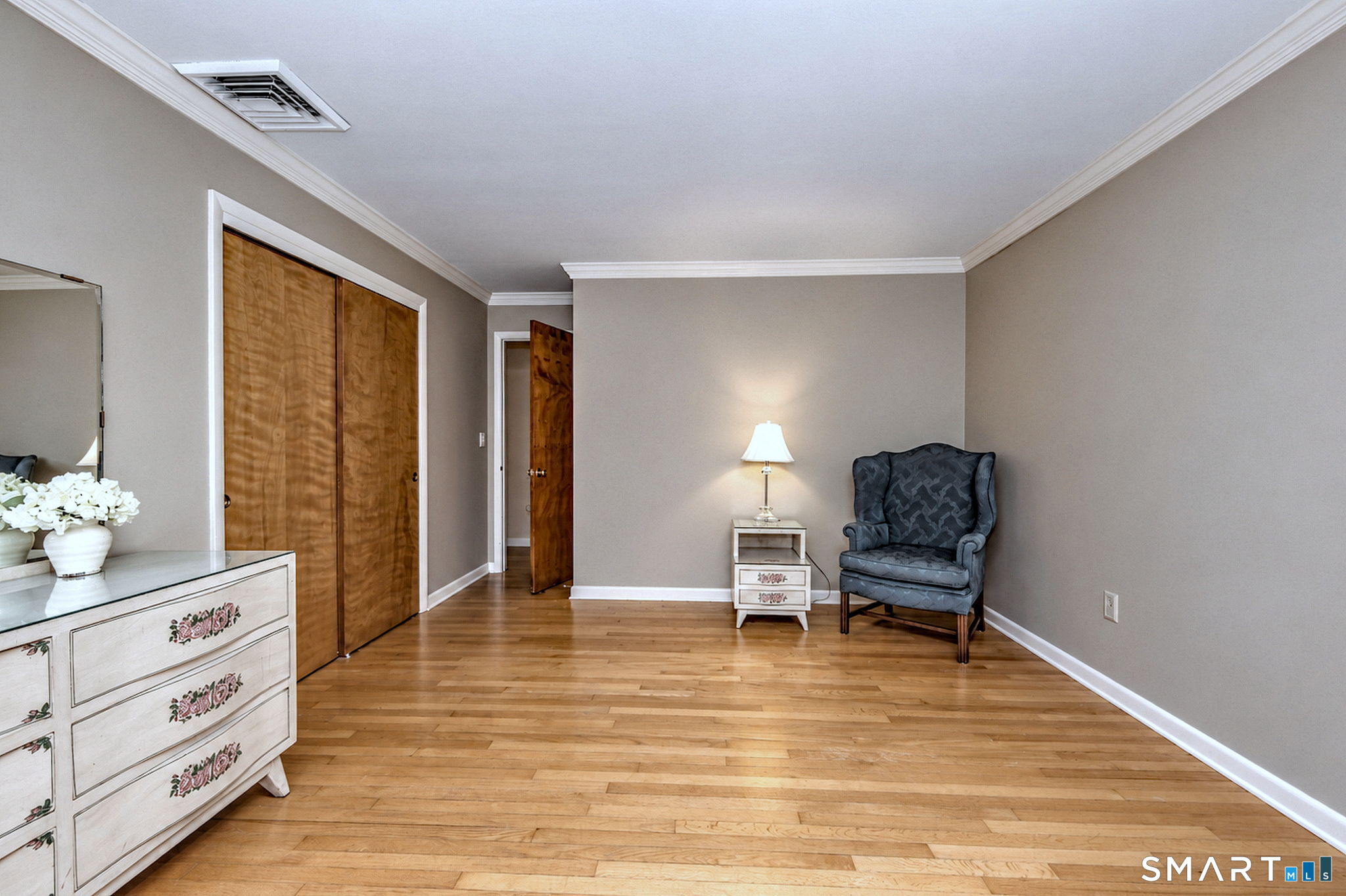 8 Applewood Drive