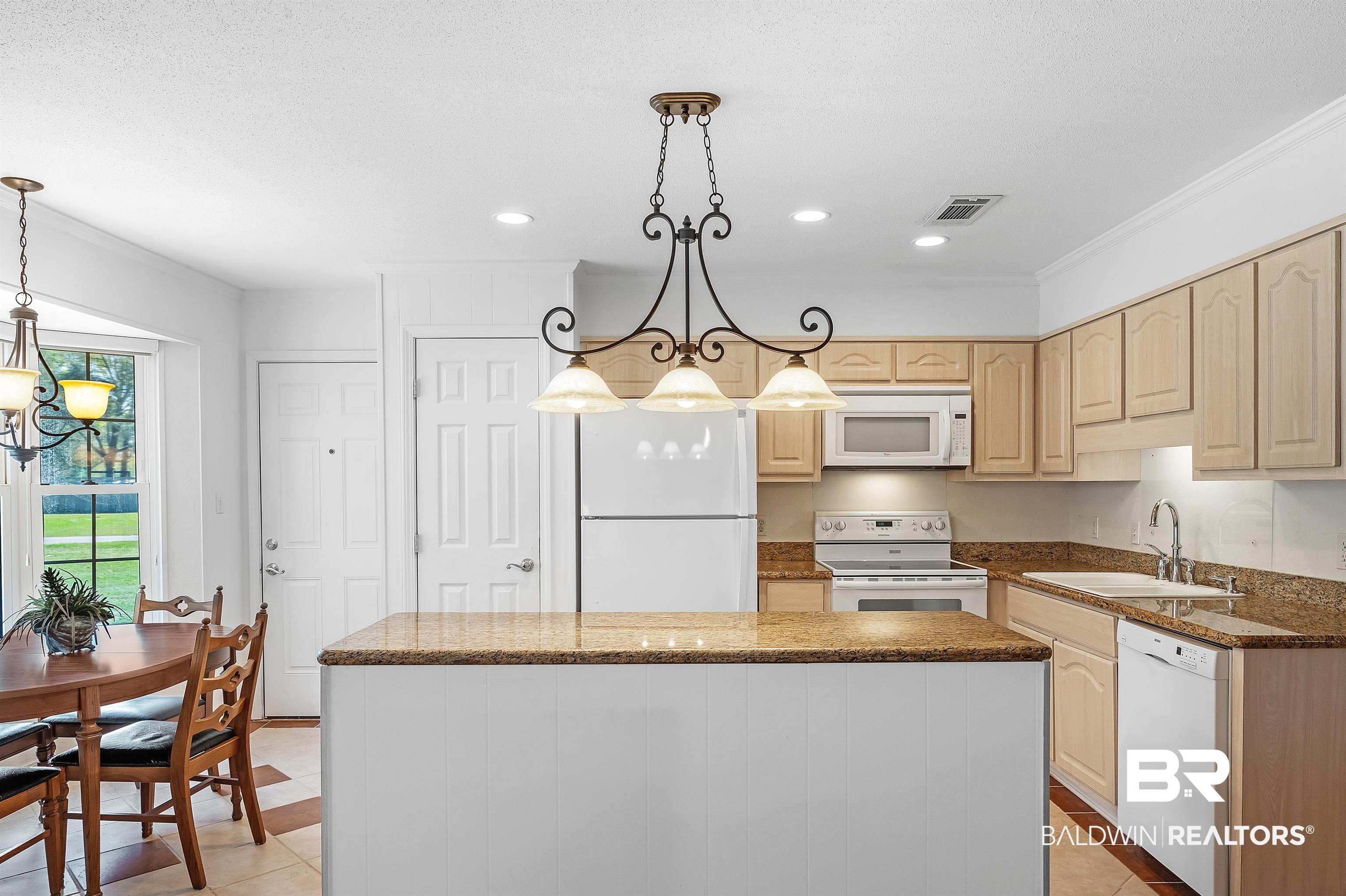 1500 Pineridge Drive