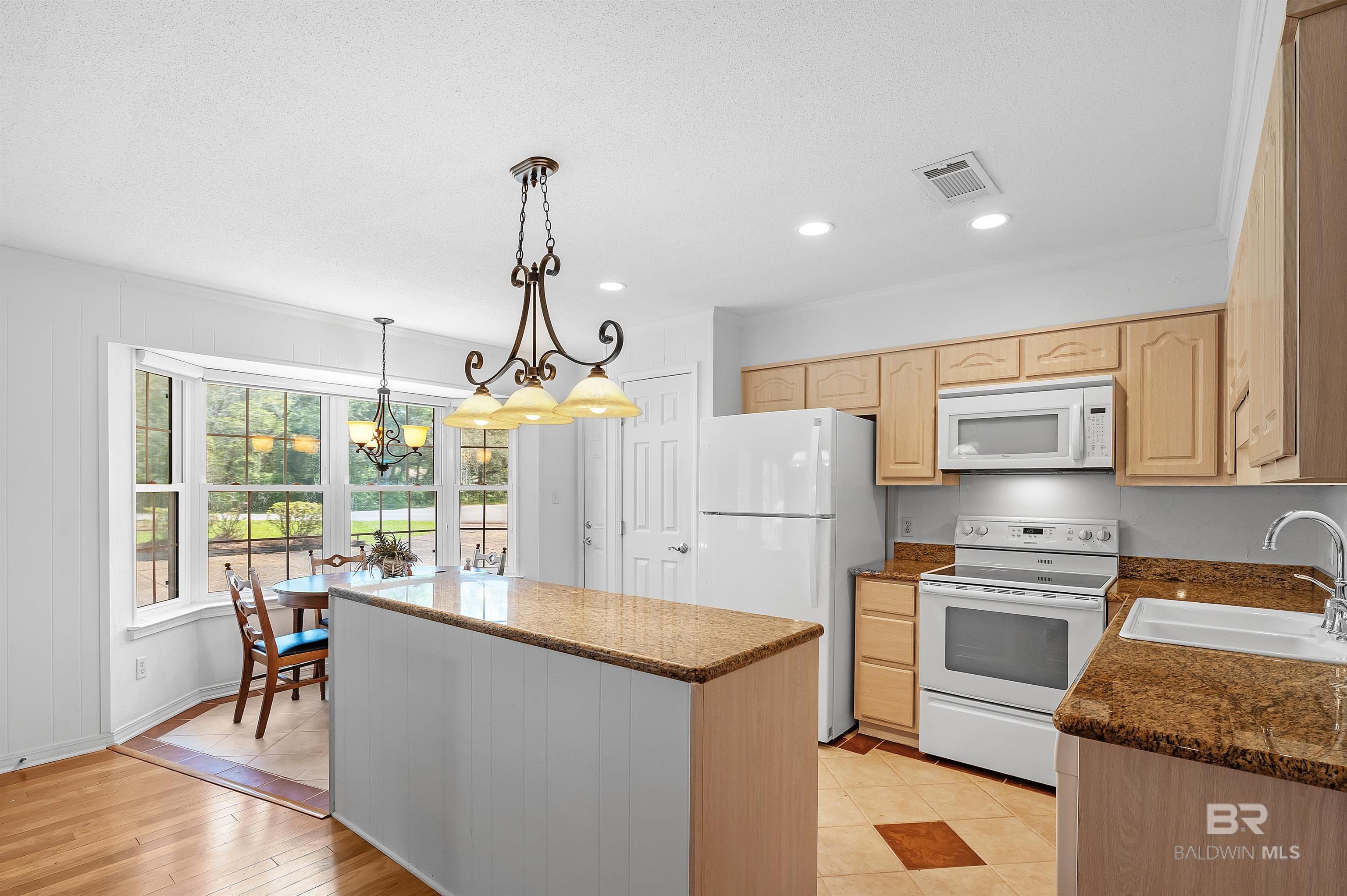 1500 Pineridge Drive