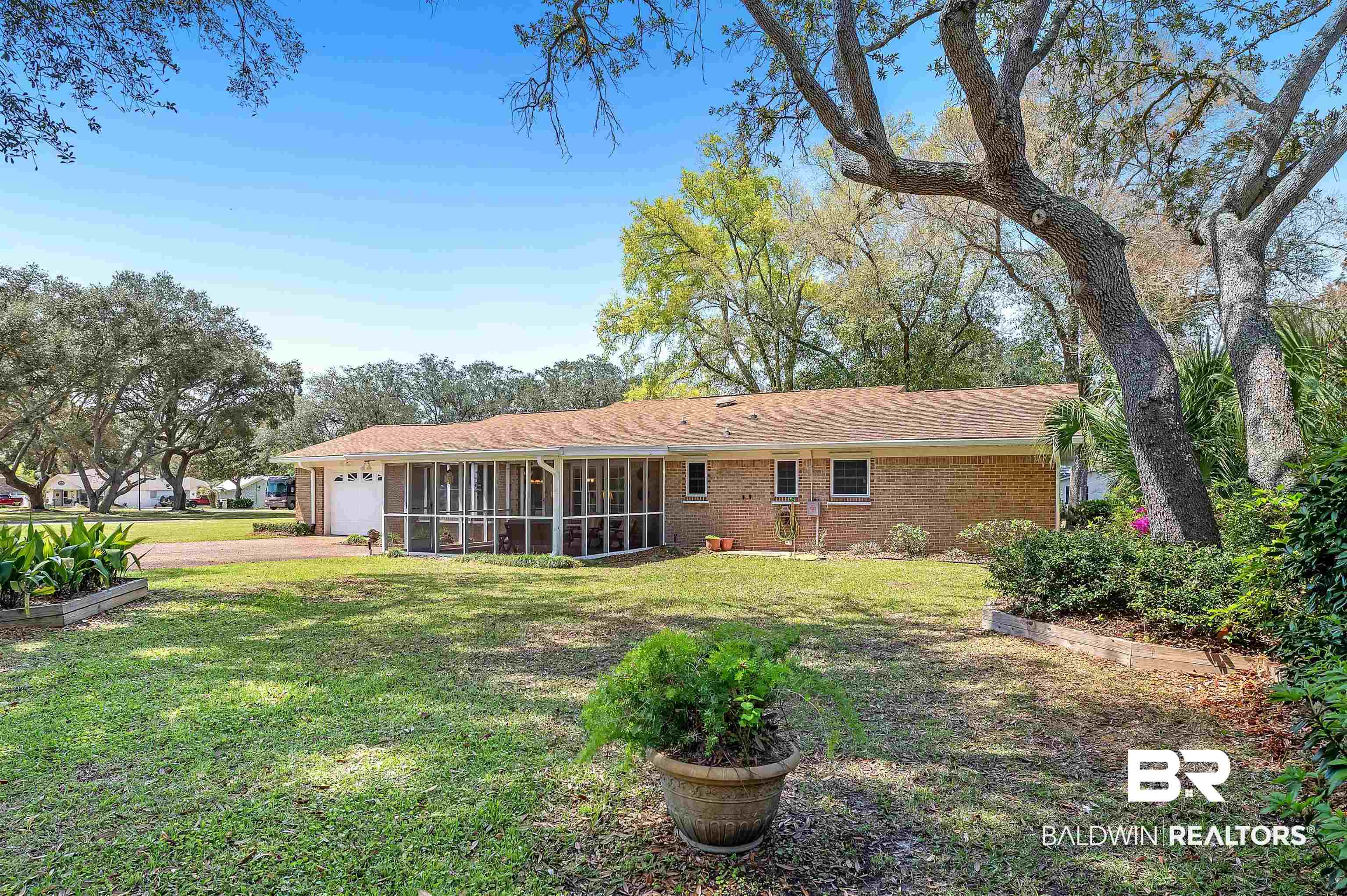 1500 Pineridge Drive