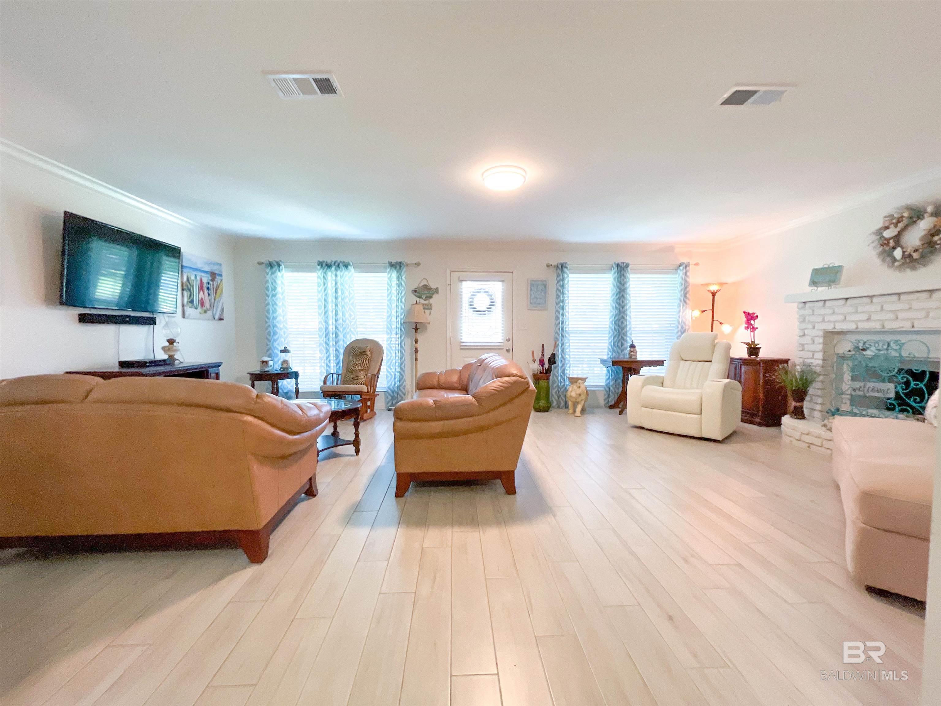 437 W 22nd Avenue
