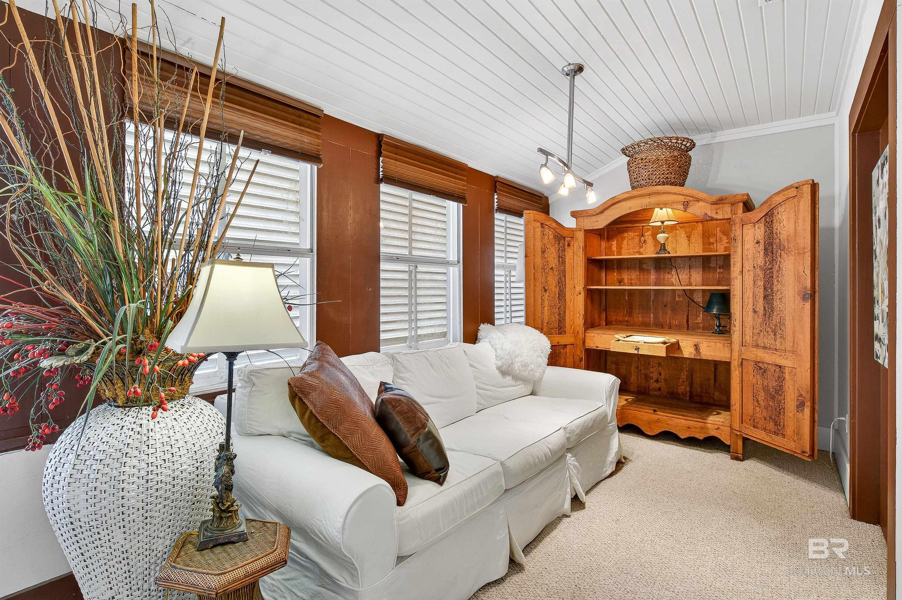 3376 Jefferson Avenue