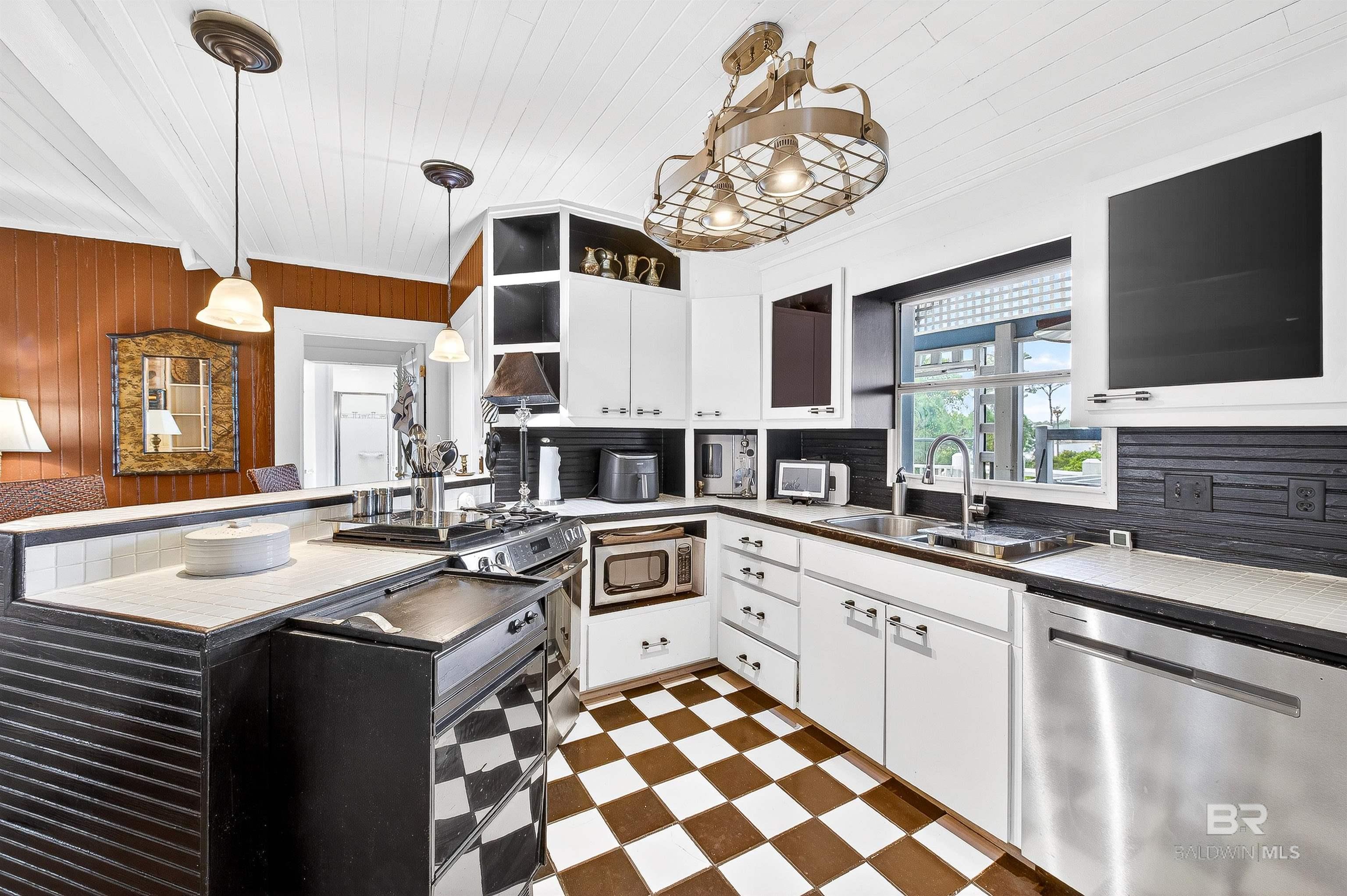 3376 Jefferson Avenue