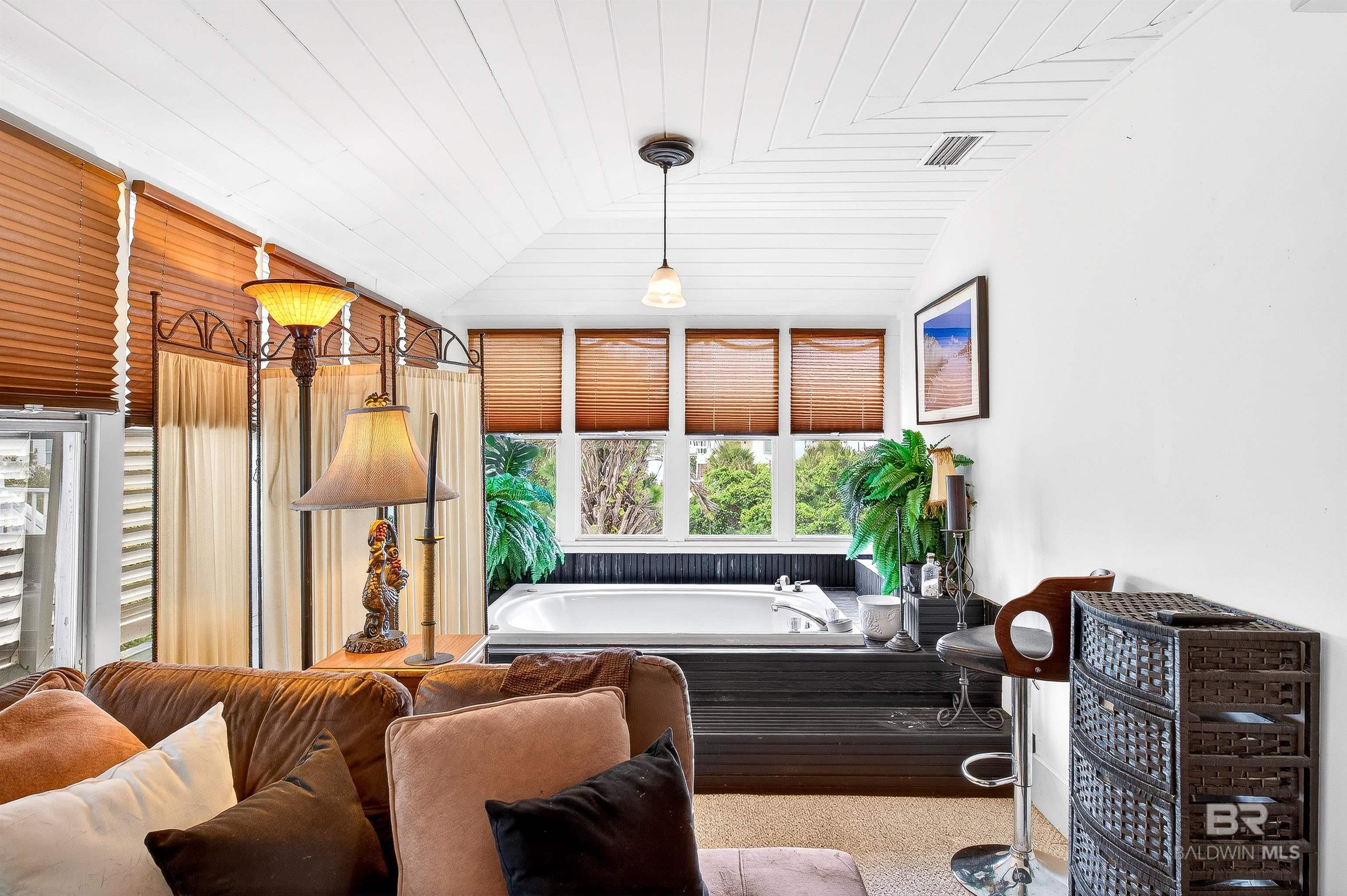 3376 Jefferson Avenue