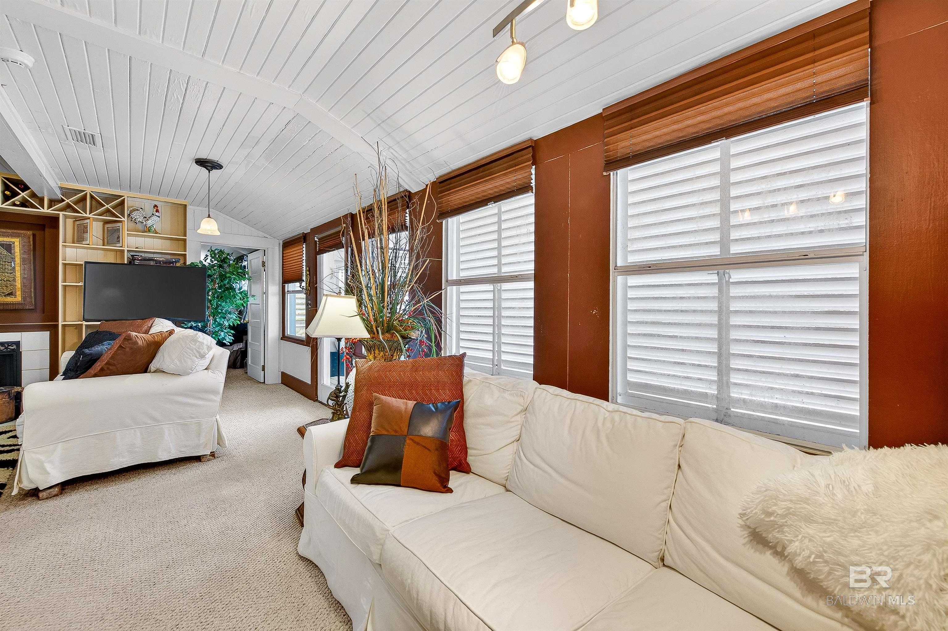 3376 Jefferson Avenue