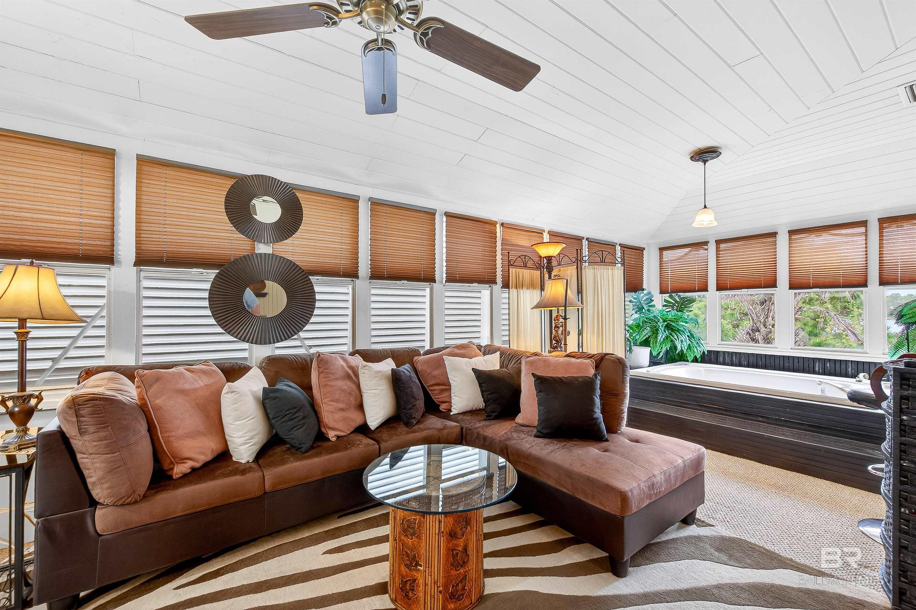 3376 Jefferson Avenue