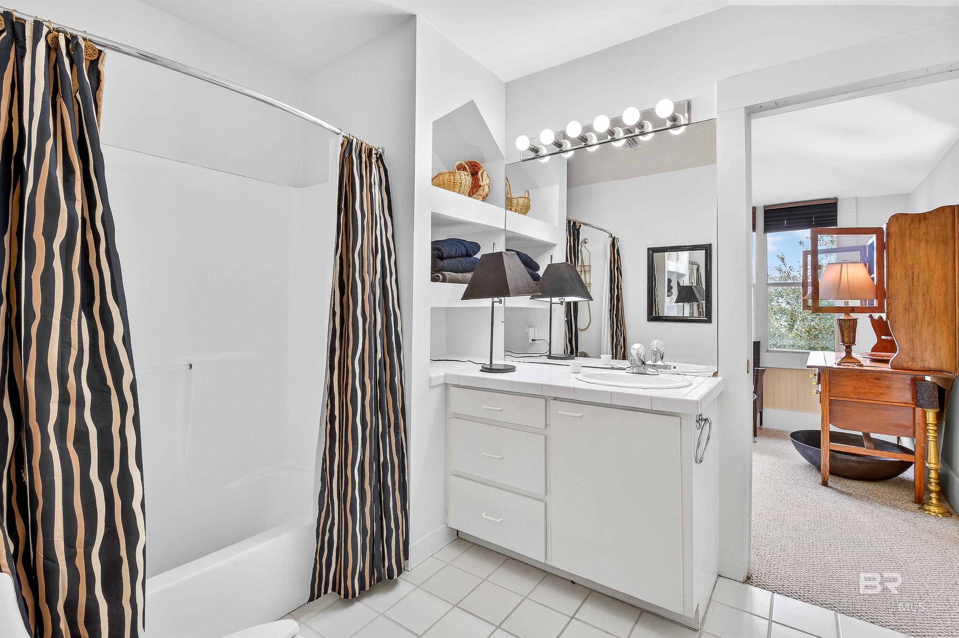 3376 Jefferson Avenue