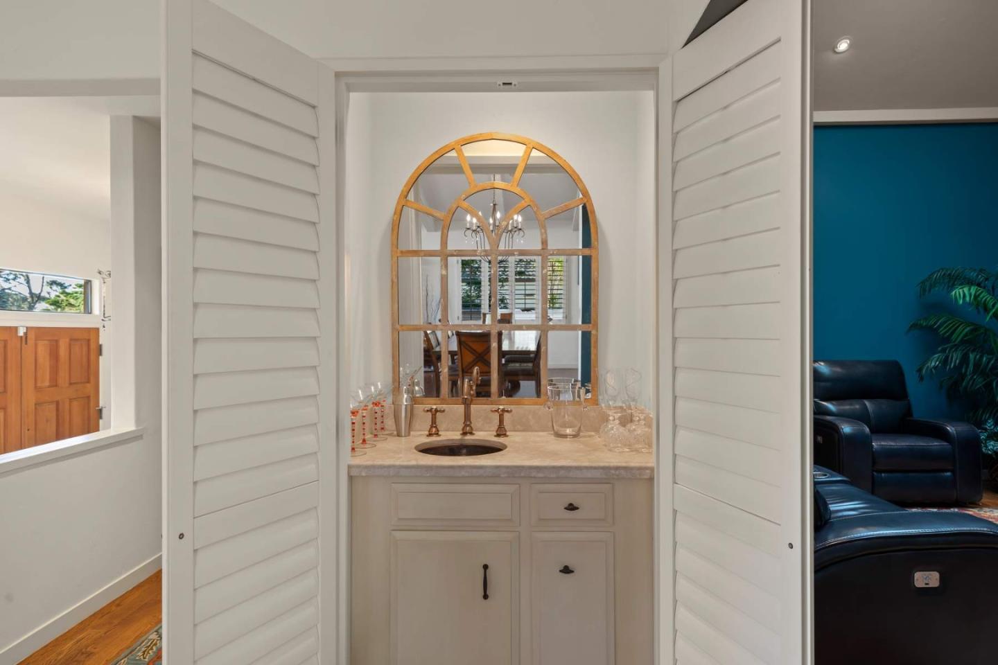 3041 Strawberry Hill RD