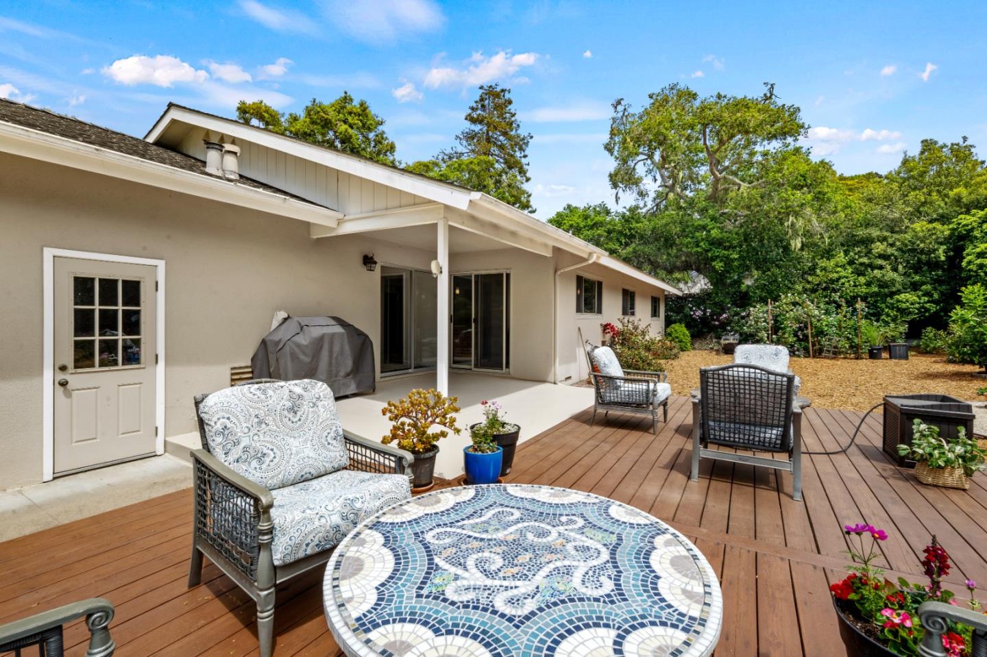 2811 Forest Lodge RD