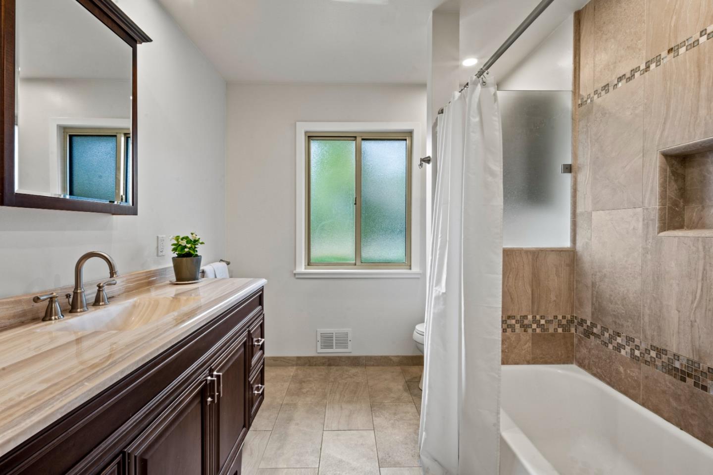 2811 Forest Lodge RD