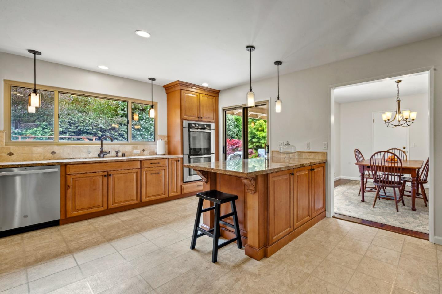 2811 Forest Lodge RD