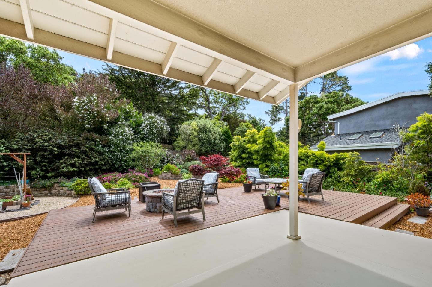 2811 Forest Lodge RD