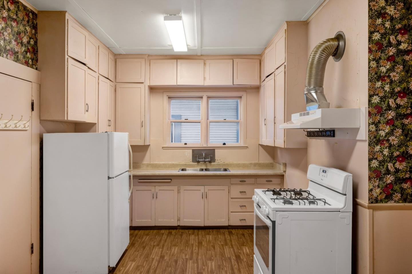 486 VAN BUREN ST