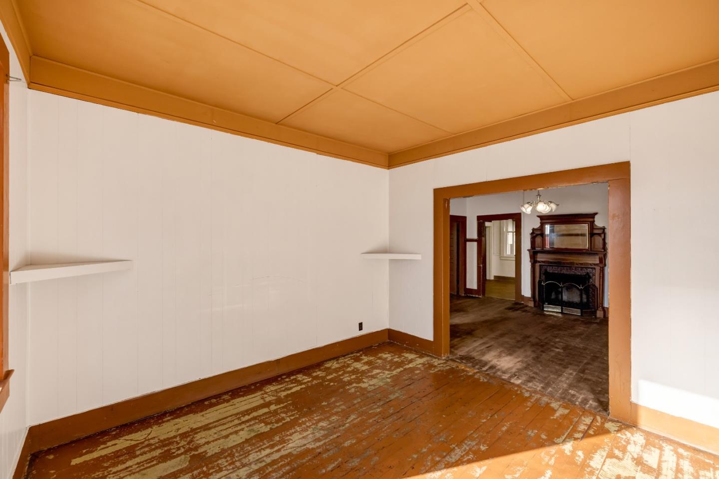 486 VAN BUREN ST
