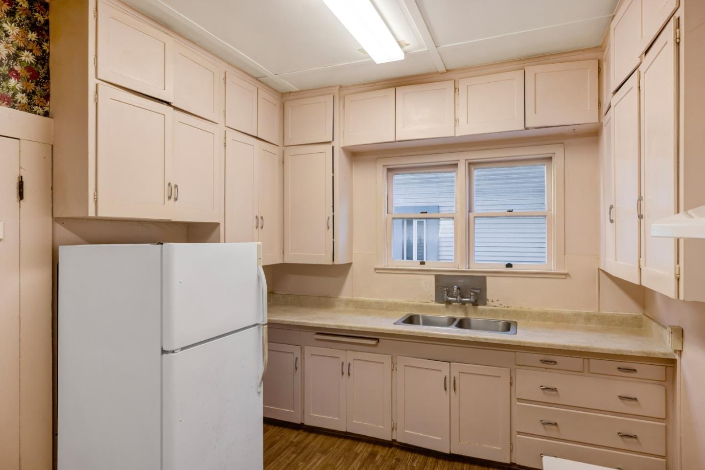 486 VAN BUREN ST