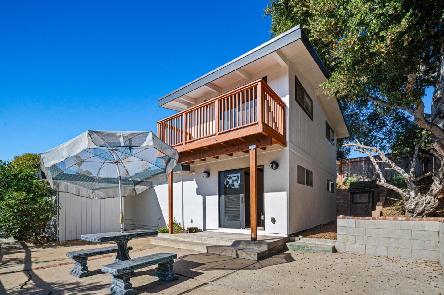 831 Arlington Place