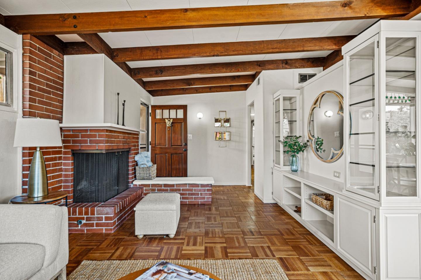 831 Arlington Place