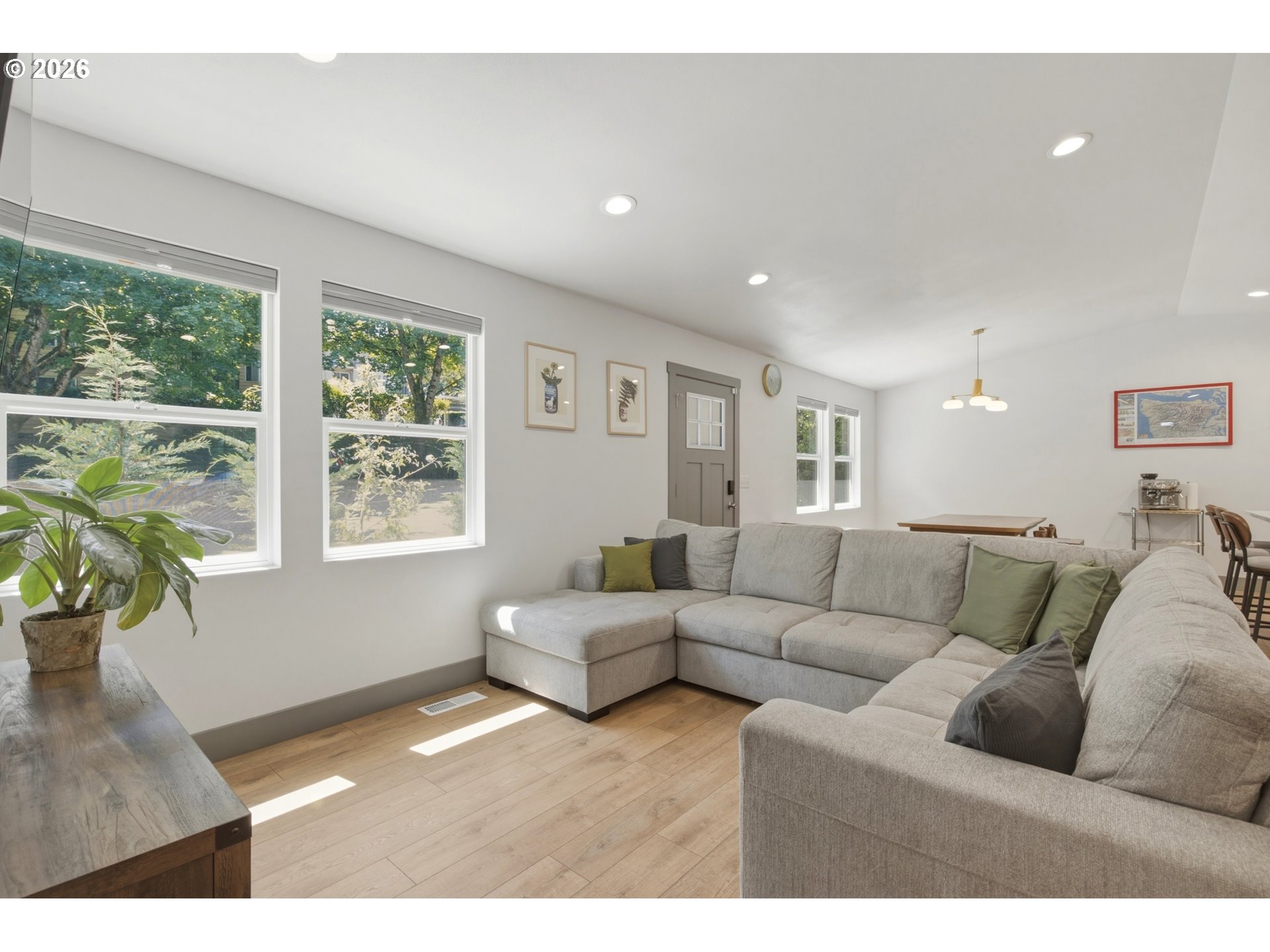 210 NE 45TH ST