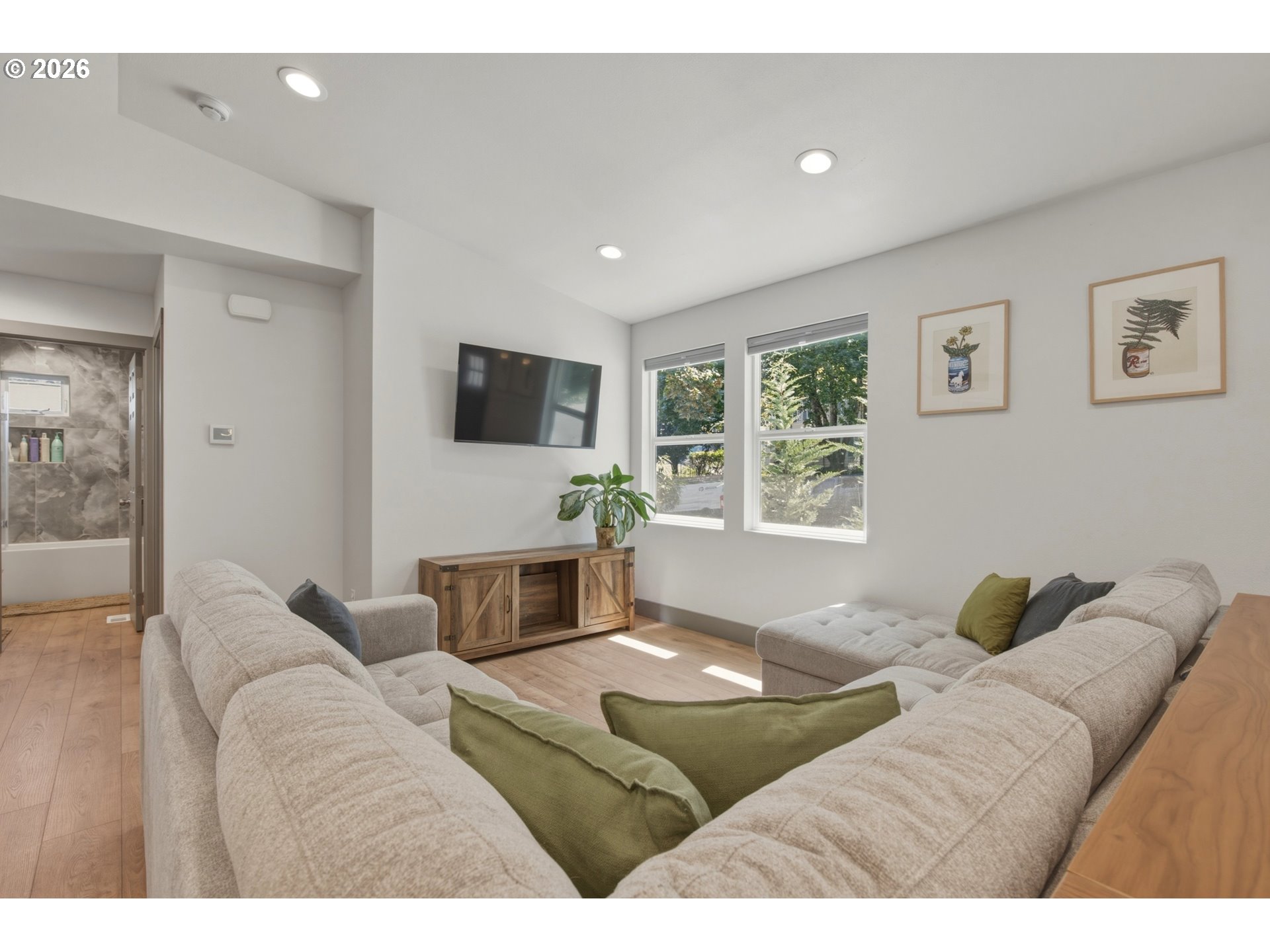 210 NE 45TH ST
