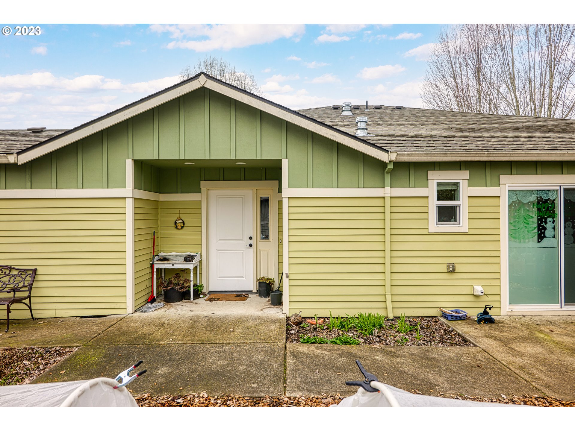 1335 1337 NE SUNRISE LN
