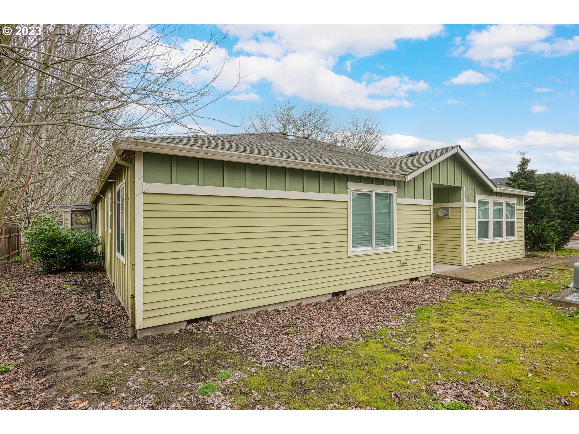 1335 1337 NE SUNRISE LN