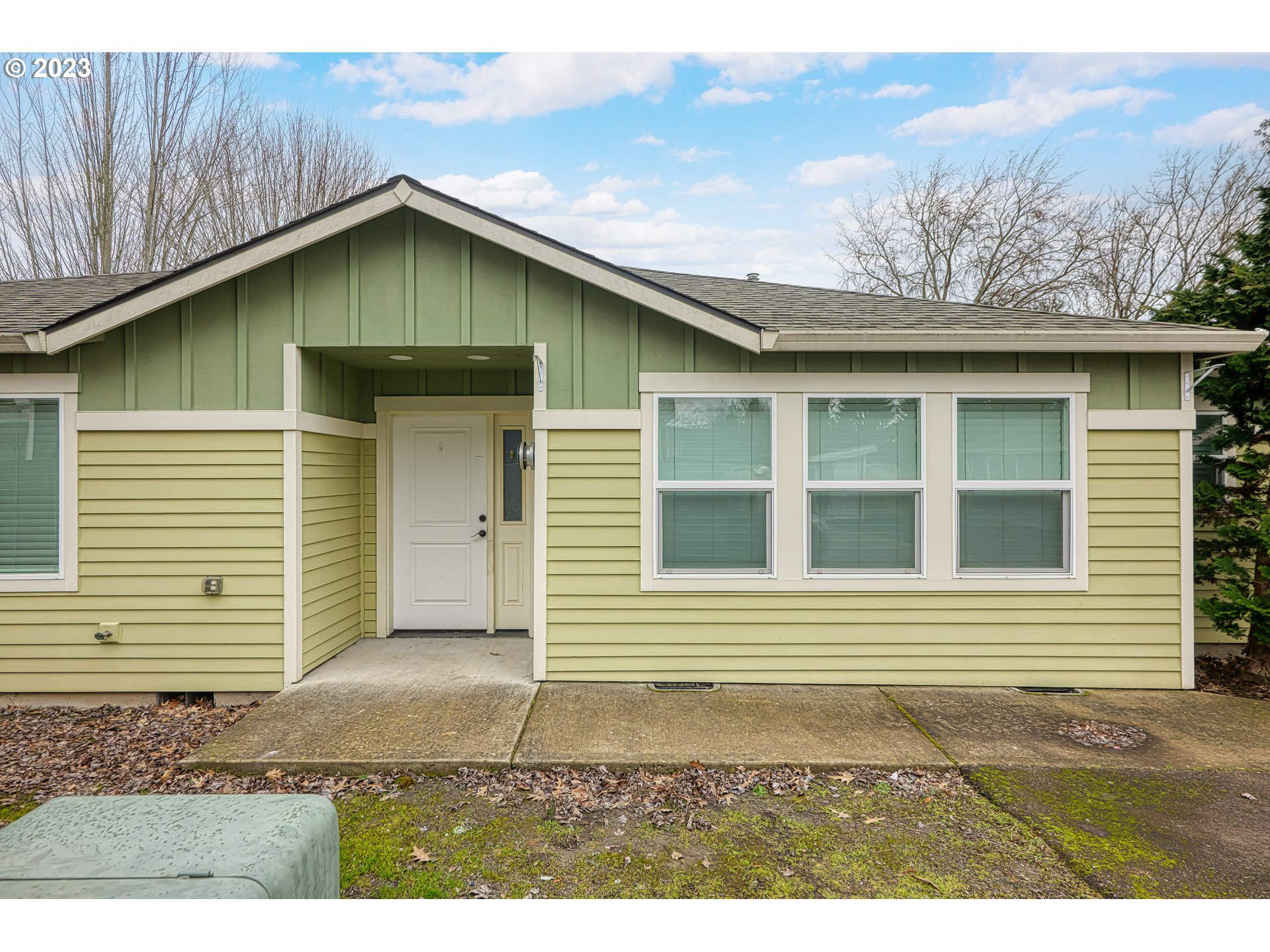 1335 1337 NE SUNRISE LN
