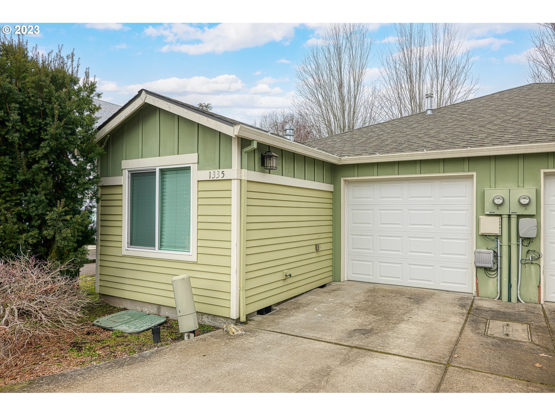 1335 1337 NE SUNRISE LN