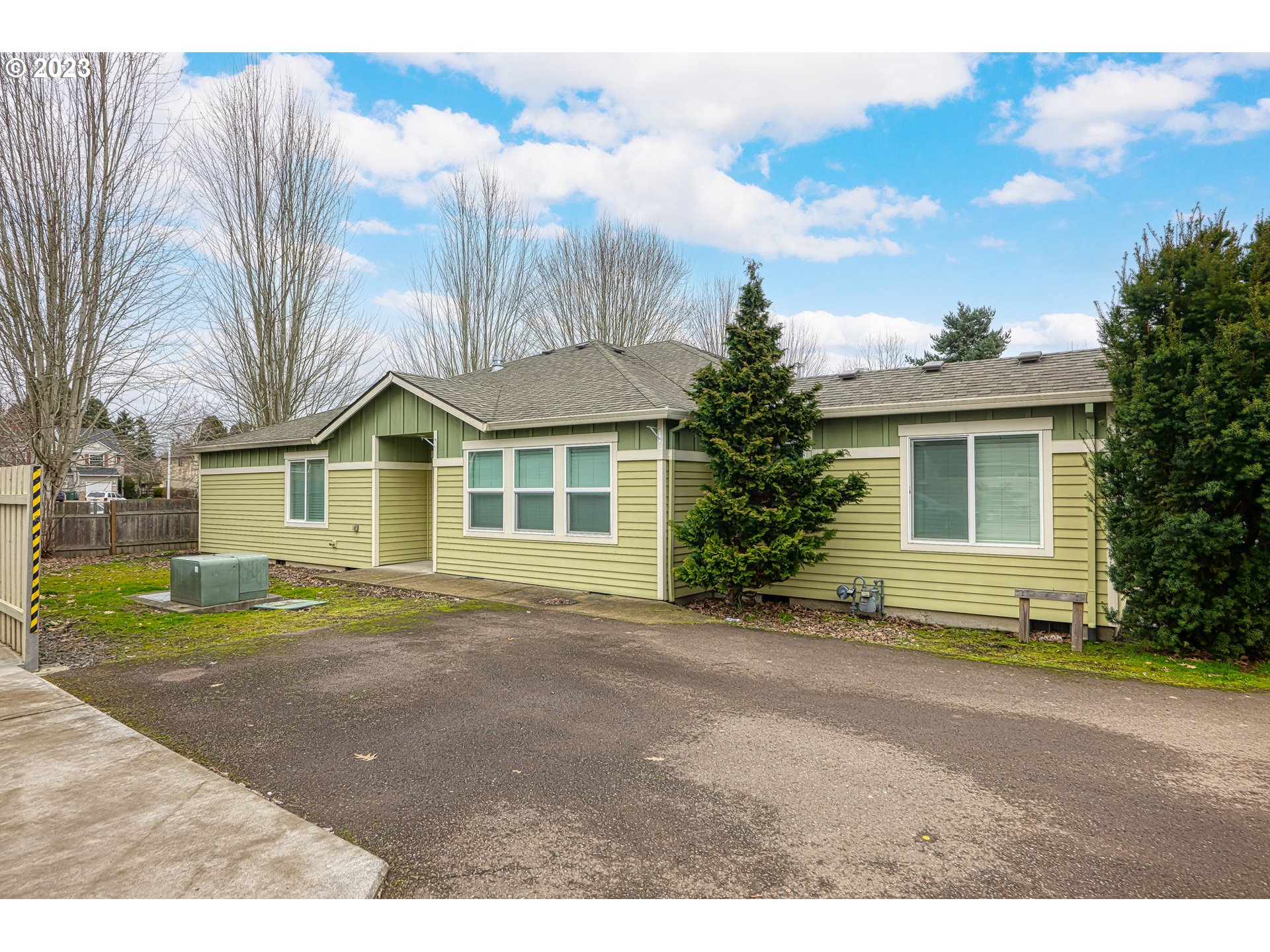 1335 1337 NE SUNRISE LN