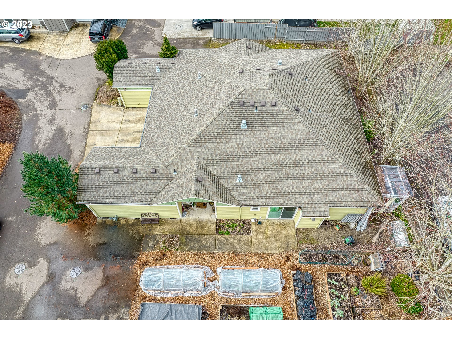 1335 1337 NE SUNRISE LN