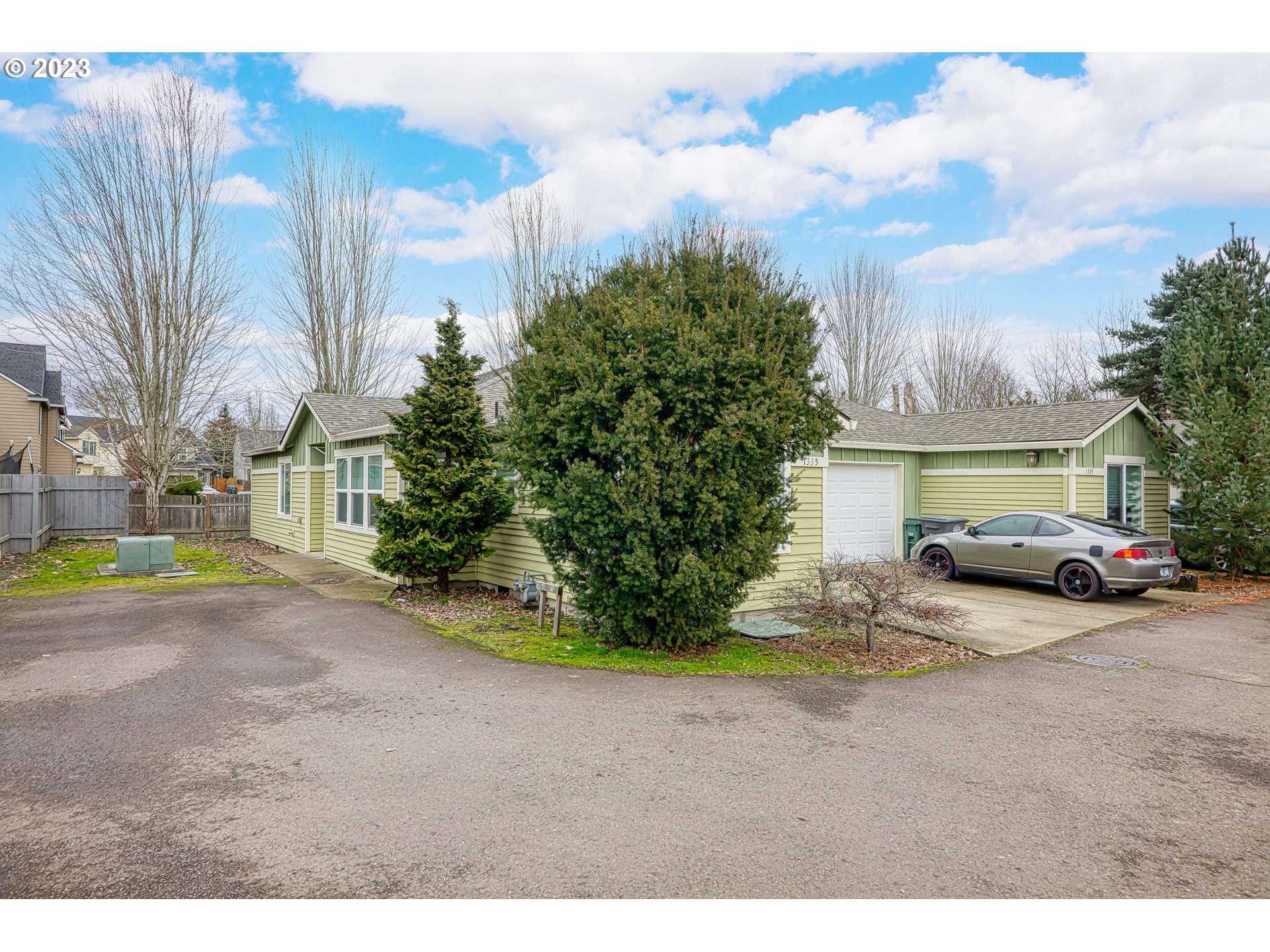 1335 1337 NE SUNRISE LN